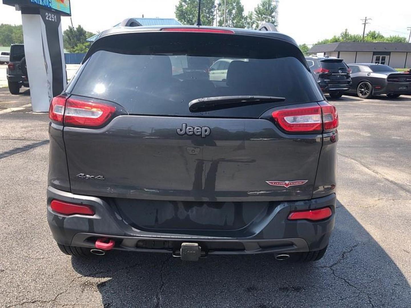 2015 GRAY /BLACK Jeep Cherokee Trailhawk 4WD (1C4PJMBS1FW) with an 3.2L V6 DOHC 24V engine, 9-Speed Automatic transmission, located at 3304 Woodville Road, Northwood, OH, 43619, (419) 210-8019, 41.612694, -83.480743 - Your #1 Destination for Auto Loans and mdash;No Matter Your Credit!At our dealership, we believe everyone deserves the opportunity to drive their dream car and mdash;whether you have good credit, bad credit, or no credit at all. With a wide selection of hundreds of cars, trucks, and SUVs, you'll fin - Photo#3