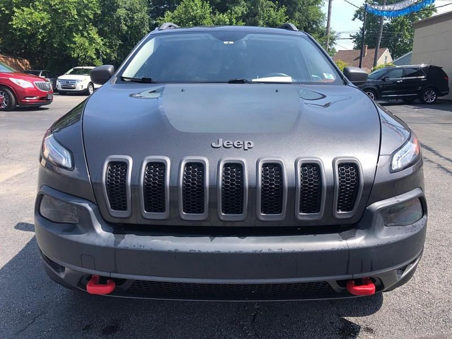2015 GRAY /BLACK Jeep Cherokee Trailhawk 4WD (1C4PJMBS1FW) with an 3.2L V6 DOHC 24V engine, 9-Speed Automatic transmission, located at 3304 Woodville Road, Northwood, OH, 43619, (419) 210-8019, 41.612694, -83.480743 - Your #1 Destination for Auto Loans and mdash;No Matter Your Credit!At our dealership, we believe everyone deserves the opportunity to drive their dream car and mdash;whether you have good credit, bad credit, or no credit at all. With a wide selection of hundreds of cars, trucks, and SUVs, you'll fin - Photo#7