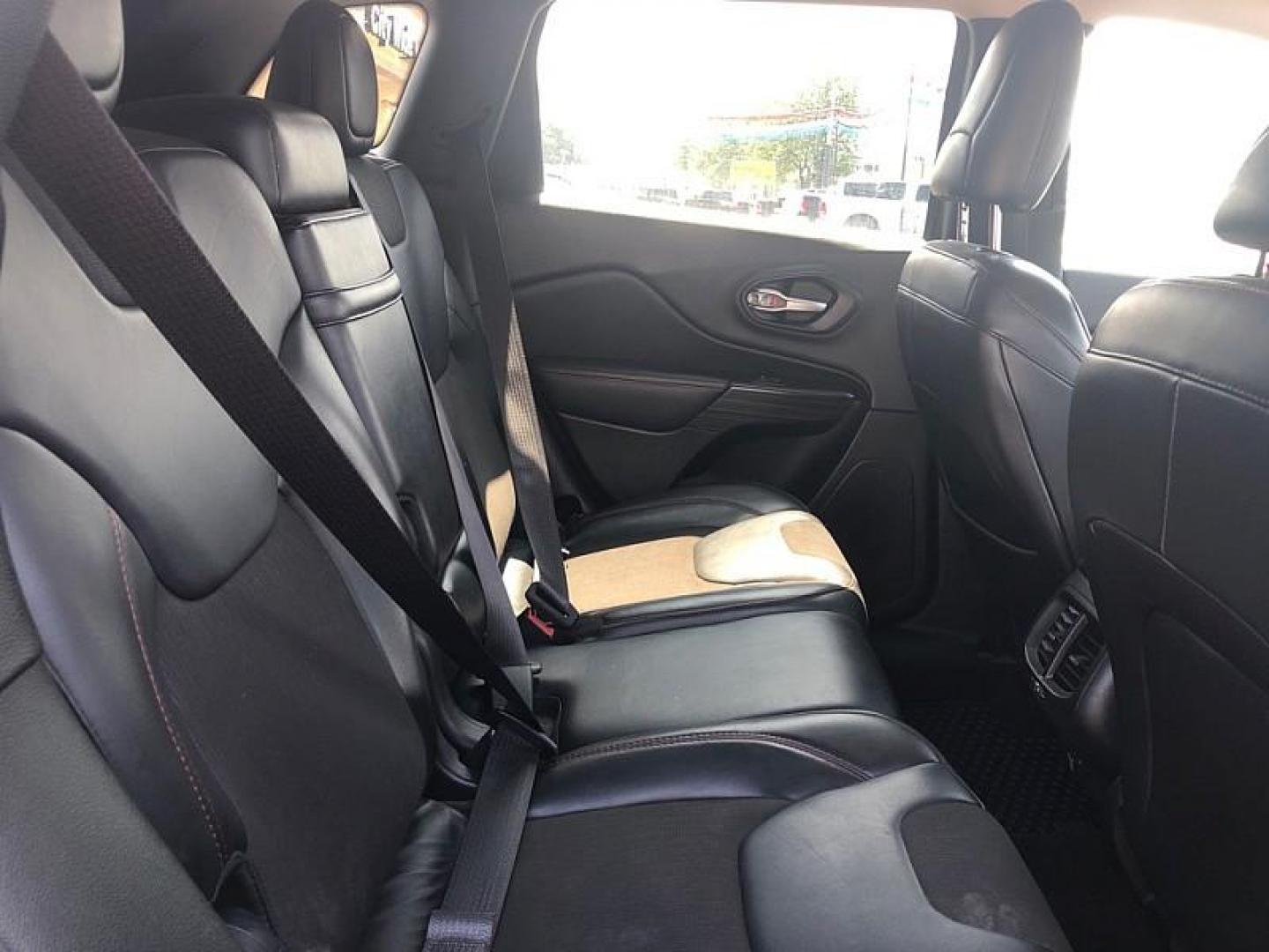 2015 GRAY /BLACK Jeep Cherokee Trailhawk 4WD (1C4PJMBS1FW) with an 3.2L V6 DOHC 24V engine, 9-Speed Automatic transmission, located at 3304 Woodville Road, Northwood, OH, 43619, (419) 210-8019, 41.612694, -83.480743 - Your #1 Destination for Auto Loans and mdash;No Matter Your Credit!At our dealership, we believe everyone deserves the opportunity to drive their dream car and mdash;whether you have good credit, bad credit, or no credit at all. With a wide selection of hundreds of cars, trucks, and SUVs, you'll fin - Photo#14