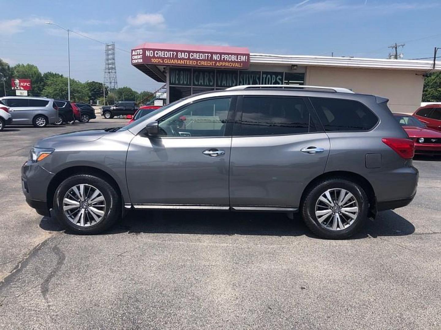 2019 GRAY /BLACK Nissan Pathfinder S 4WD (5N1DR2MM9KC) with an 3.5L V6 DOHC 24V engine, CVT transmission, located at 3304 Woodville Road, Northwood, OH, 43619, (419) 210-8019, 41.612694, -83.480743 - Your #1 Destination for Auto Loans and mdash;No Matter Your Credit!At our dealership, we believe everyone deserves the opportunity to drive their dream car and mdash;whether you have good credit, bad credit, or no credit at all. With a wide selection of hundreds of cars, trucks, and SUVs, you'll fin - Photo#1