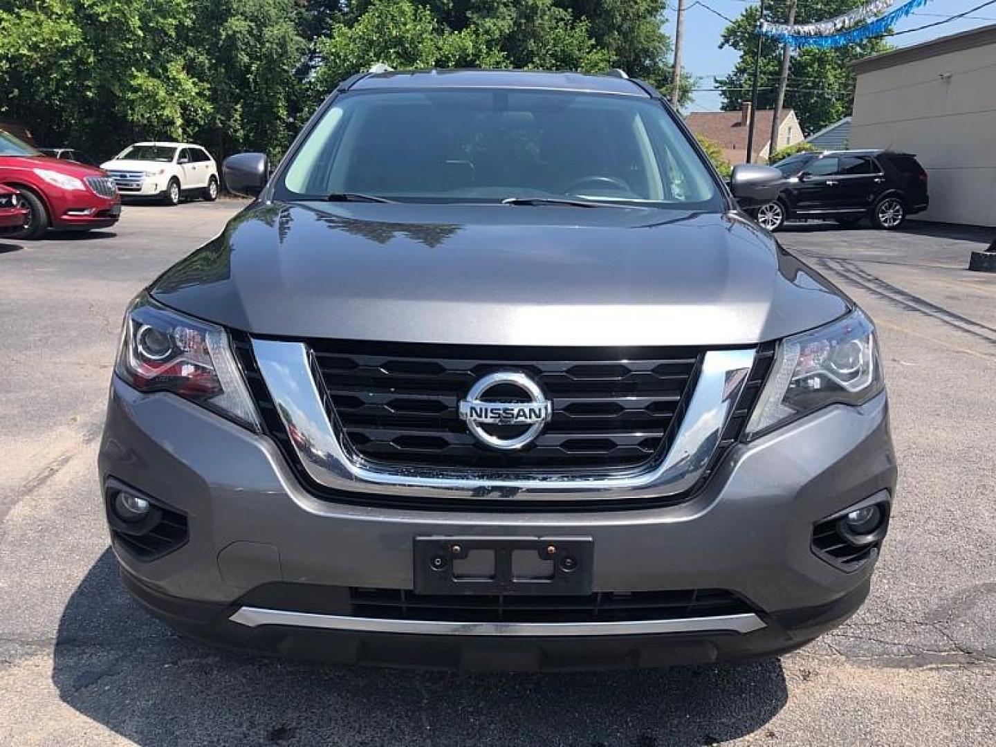 2019 GRAY /BLACK Nissan Pathfinder S 4WD (5N1DR2MM9KC) with an 3.5L V6 DOHC 24V engine, CVT transmission, located at 3304 Woodville Road, Northwood, OH, 43619, (419) 210-8019, 41.612694, -83.480743 - Your #1 Destination for Auto Loans and mdash;No Matter Your Credit!At our dealership, we believe everyone deserves the opportunity to drive their dream car and mdash;whether you have good credit, bad credit, or no credit at all. With a wide selection of hundreds of cars, trucks, and SUVs, you'll fin - Photo#7