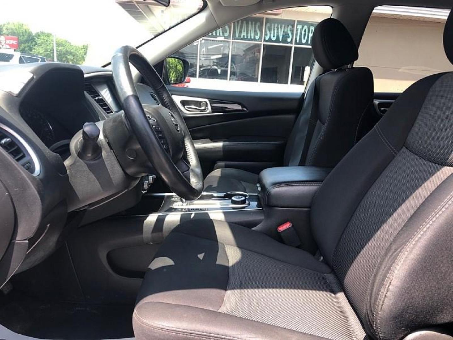 2019 GRAY /BLACK Nissan Pathfinder S 4WD (5N1DR2MM9KC) with an 3.5L V6 DOHC 24V engine, CVT transmission, located at 3304 Woodville Road, Northwood, OH, 43619, (419) 210-8019, 41.612694, -83.480743 - Your #1 Destination for Auto Loans and mdash;No Matter Your Credit!At our dealership, we believe everyone deserves the opportunity to drive their dream car and mdash;whether you have good credit, bad credit, or no credit at all. With a wide selection of hundreds of cars, trucks, and SUVs, you'll fin - Photo#9