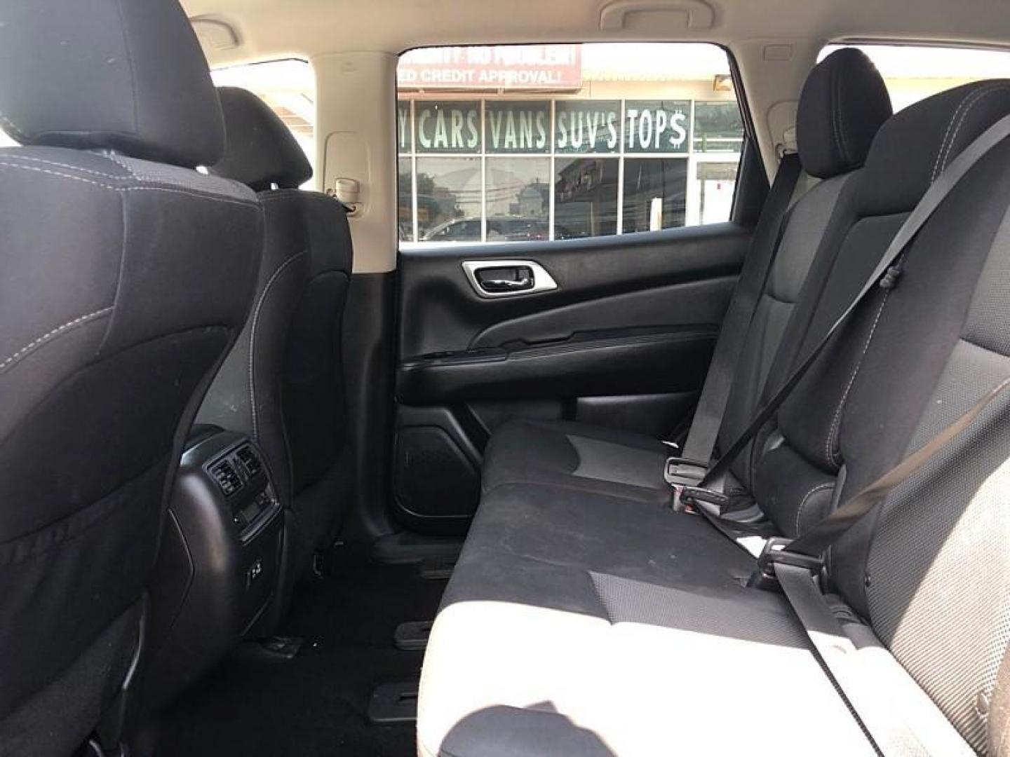 2019 GRAY /BLACK Nissan Pathfinder S 4WD (5N1DR2MM9KC) with an 3.5L V6 DOHC 24V engine, CVT transmission, located at 3304 Woodville Road, Northwood, OH, 43619, (419) 210-8019, 41.612694, -83.480743 - Your #1 Destination for Auto Loans and mdash;No Matter Your Credit!At our dealership, we believe everyone deserves the opportunity to drive their dream car and mdash;whether you have good credit, bad credit, or no credit at all. With a wide selection of hundreds of cars, trucks, and SUVs, you'll fin - Photo#11