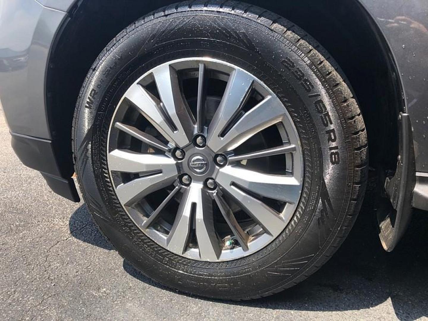 2019 GRAY /BLACK Nissan Pathfinder S 4WD (5N1DR2MM9KC) with an 3.5L V6 DOHC 24V engine, CVT transmission, located at 3304 Woodville Road, Northwood, OH, 43619, (419) 210-8019, 41.612694, -83.480743 - Your #1 Destination for Auto Loans and mdash;No Matter Your Credit!At our dealership, we believe everyone deserves the opportunity to drive their dream car and mdash;whether you have good credit, bad credit, or no credit at all. With a wide selection of hundreds of cars, trucks, and SUVs, you'll fin - Photo#21