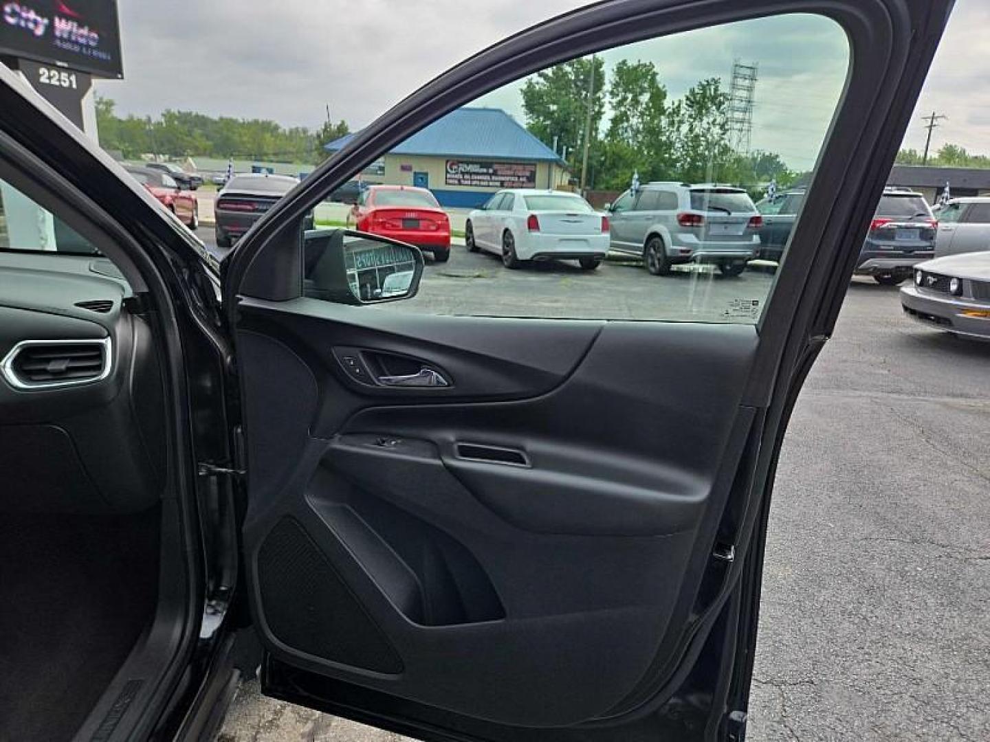 2019 BLACK /BLACK Chevrolet Equinox LT AWD (2GNAXUEV6K6) with an 1.5L L4 DOHC 16V TURBO engine, 6A transmission, located at 3304 Woodville Road, Northwood, OH, 43619, (419) 210-8019, 41.612694, -83.480743 - Your #1 Destination for Auto Loans and mdash;No Matter Your Credit!At our dealership, we believe everyone deserves the opportunity to drive their dream car and mdash;whether you have good credit, bad credit, or no credit at all. With a wide selection of hundreds of cars, trucks, and SUVs, you'll fin - Photo#15