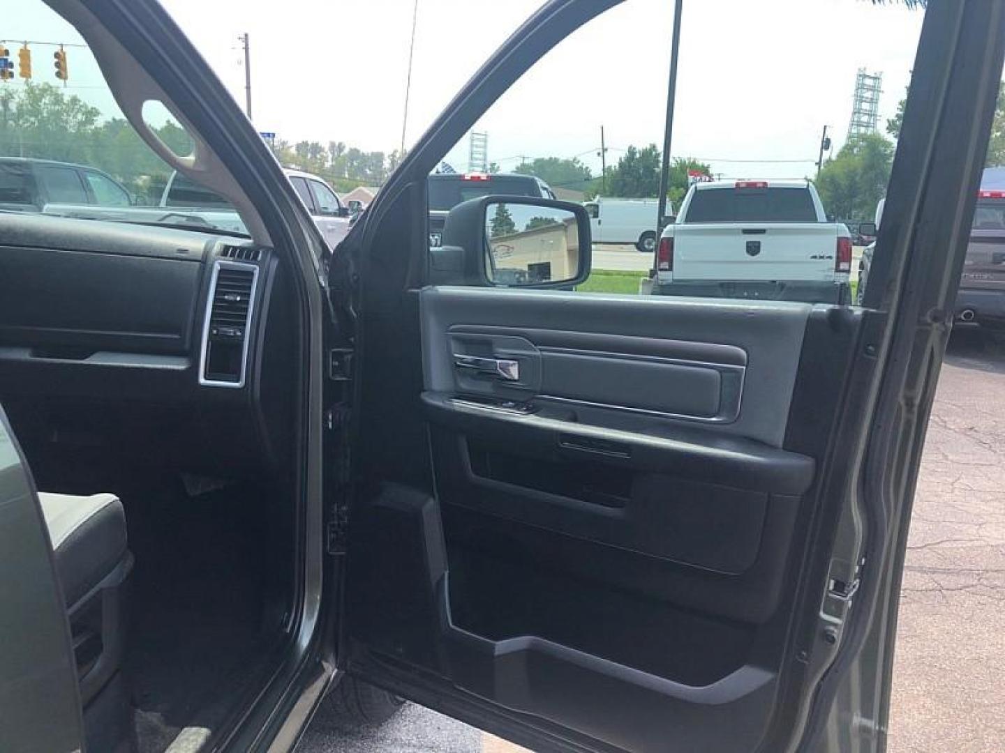 2021 GREEN /GRAY RAM 1500 Classic Tradesman Crew Cab SWB 4WD (1C6RR7LG3MS) with an 3.6L V6 DOHC 24V FFV engine, 8A transmission, located at 3304 Woodville Road, Northwood, OH, 43619, (419) 210-8019, 41.612694, -83.480743 - Your #1 Destination for Auto Loans and mdash;No Matter Your Credit!At our dealership, we believe everyone deserves the opportunity to drive their dream car and mdash;whether you have good credit, bad credit, or no credit at all. With a wide selection of hundreds of cars, trucks, and SUVs, you'll fin - Photo#14