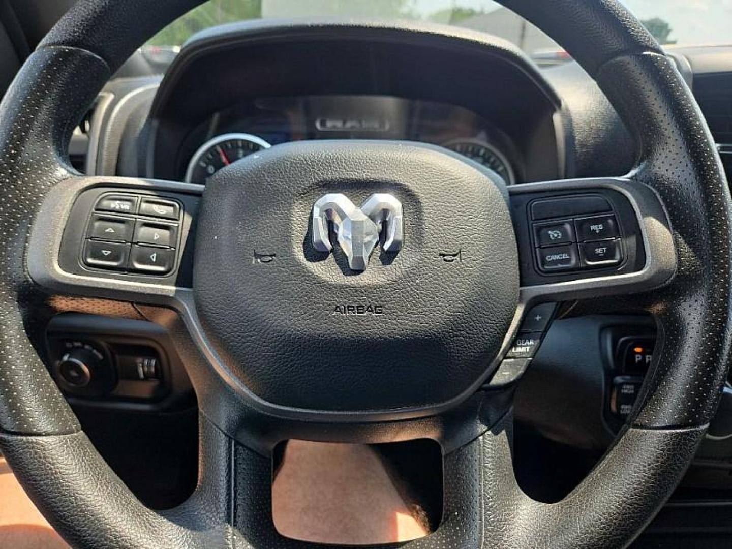 2022 SILVER /BLACK RAM 2500 Tradesman Crew Cab SWB 4WD (3C6UR5CJ2NG) with an 6.4L V8 engine, 6A transmission, located at 3304 Woodville Road, Northwood, OH, 43619, (419) 210-8019, 41.612694, -83.480743 - Your #1 Destination for Auto Loans and mdash;No Matter Your Credit!At our dealership, we believe everyone deserves the opportunity to drive their dream car and mdash;whether you have good credit, bad credit, or no credit at all. With a wide selection of hundreds of cars, trucks, and SUVs, you'll fin - Photo#18