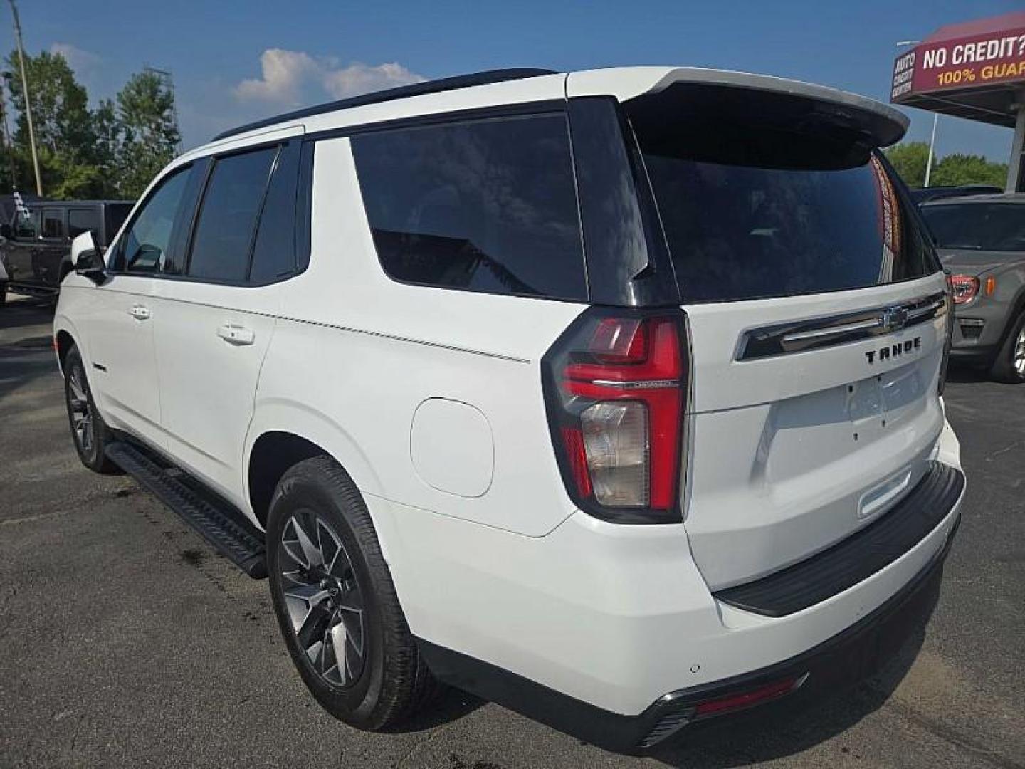 2021 WHITE /BLACK Chevrolet Tahoe Z71 (1GNSKPKD7MR) with an 5.3L V8 OHV 16V engine, 10A transmission, located at 3304 Woodville Road, Northwood, OH, 43619, (419) 210-8019, 41.612694, -83.480743 - Your #1 Destination for Auto Loans and mdash;No Matter Your Credit!At our dealership, we believe everyone deserves the opportunity to drive their dream car and mdash;whether you have good credit, bad credit, or no credit at all. With a wide selection of hundreds of cars, trucks, and SUVs, you'll fin - Photo#2