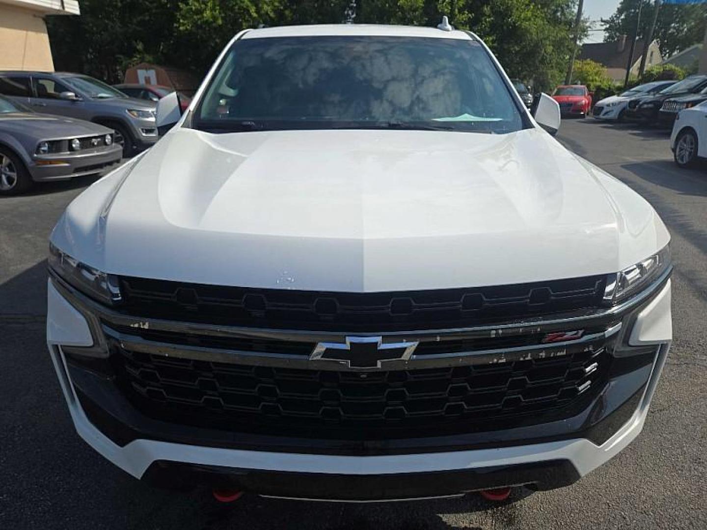 2021 WHITE /BLACK Chevrolet Tahoe Z71 (1GNSKPKD7MR) with an 5.3L V8 OHV 16V engine, 10A transmission, located at 3304 Woodville Road, Northwood, OH, 43619, (419) 210-8019, 41.612694, -83.480743 - Your #1 Destination for Auto Loans and mdash;No Matter Your Credit!At our dealership, we believe everyone deserves the opportunity to drive their dream car and mdash;whether you have good credit, bad credit, or no credit at all. With a wide selection of hundreds of cars, trucks, and SUVs, you'll fin - Photo#5
