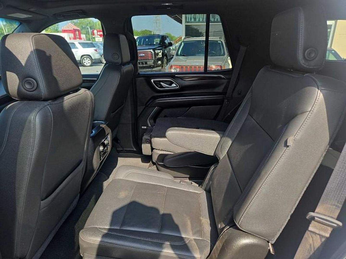 2021 WHITE /BLACK Chevrolet Tahoe Z71 (1GNSKPKD7MR) with an 5.3L V8 OHV 16V engine, 10A transmission, located at 3304 Woodville Road, Northwood, OH, 43619, (419) 210-8019, 41.612694, -83.480743 - Your #1 Destination for Auto Loans and mdash;No Matter Your Credit!At our dealership, we believe everyone deserves the opportunity to drive their dream car and mdash;whether you have good credit, bad credit, or no credit at all. With a wide selection of hundreds of cars, trucks, and SUVs, you'll fin - Photo#9