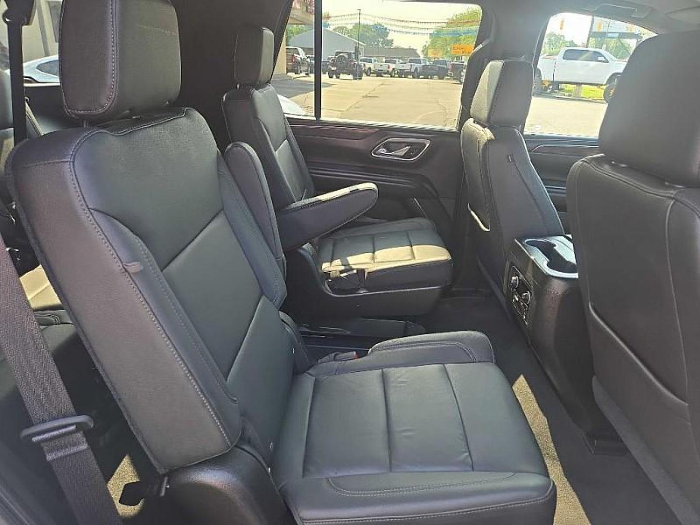 2021 WHITE /BLACK Chevrolet Tahoe Z71 (1GNSKPKD7MR) with an 5.3L V8 OHV 16V engine, 10A transmission, located at 3304 Woodville Road, Northwood, OH, 43619, (419) 210-8019, 41.612694, -83.480743 - Your #1 Destination for Auto Loans and mdash;No Matter Your Credit!At our dealership, we believe everyone deserves the opportunity to drive their dream car and mdash;whether you have good credit, bad credit, or no credit at all. With a wide selection of hundreds of cars, trucks, and SUVs, you'll fin - Photo#14