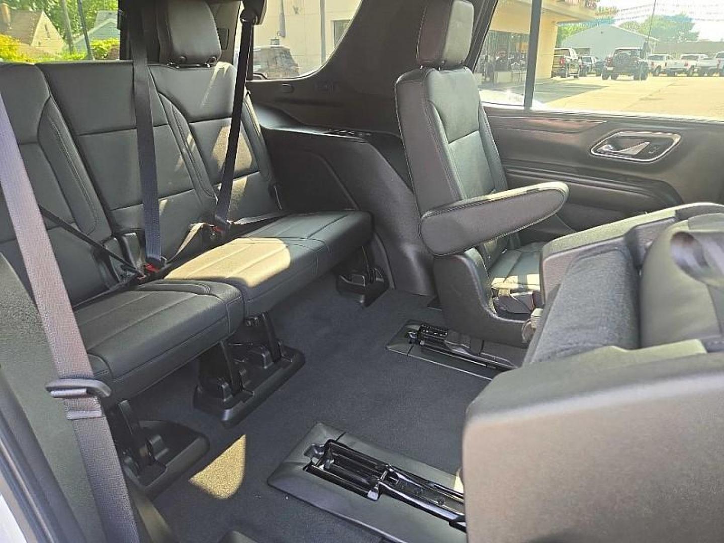 2021 WHITE /BLACK Chevrolet Tahoe Z71 (1GNSKPKD7MR) with an 5.3L V8 OHV 16V engine, 10A transmission, located at 3304 Woodville Road, Northwood, OH, 43619, (419) 210-8019, 41.612694, -83.480743 - Your #1 Destination for Auto Loans and mdash;No Matter Your Credit!At our dealership, we believe everyone deserves the opportunity to drive their dream car and mdash;whether you have good credit, bad credit, or no credit at all. With a wide selection of hundreds of cars, trucks, and SUVs, you'll fin - Photo#15