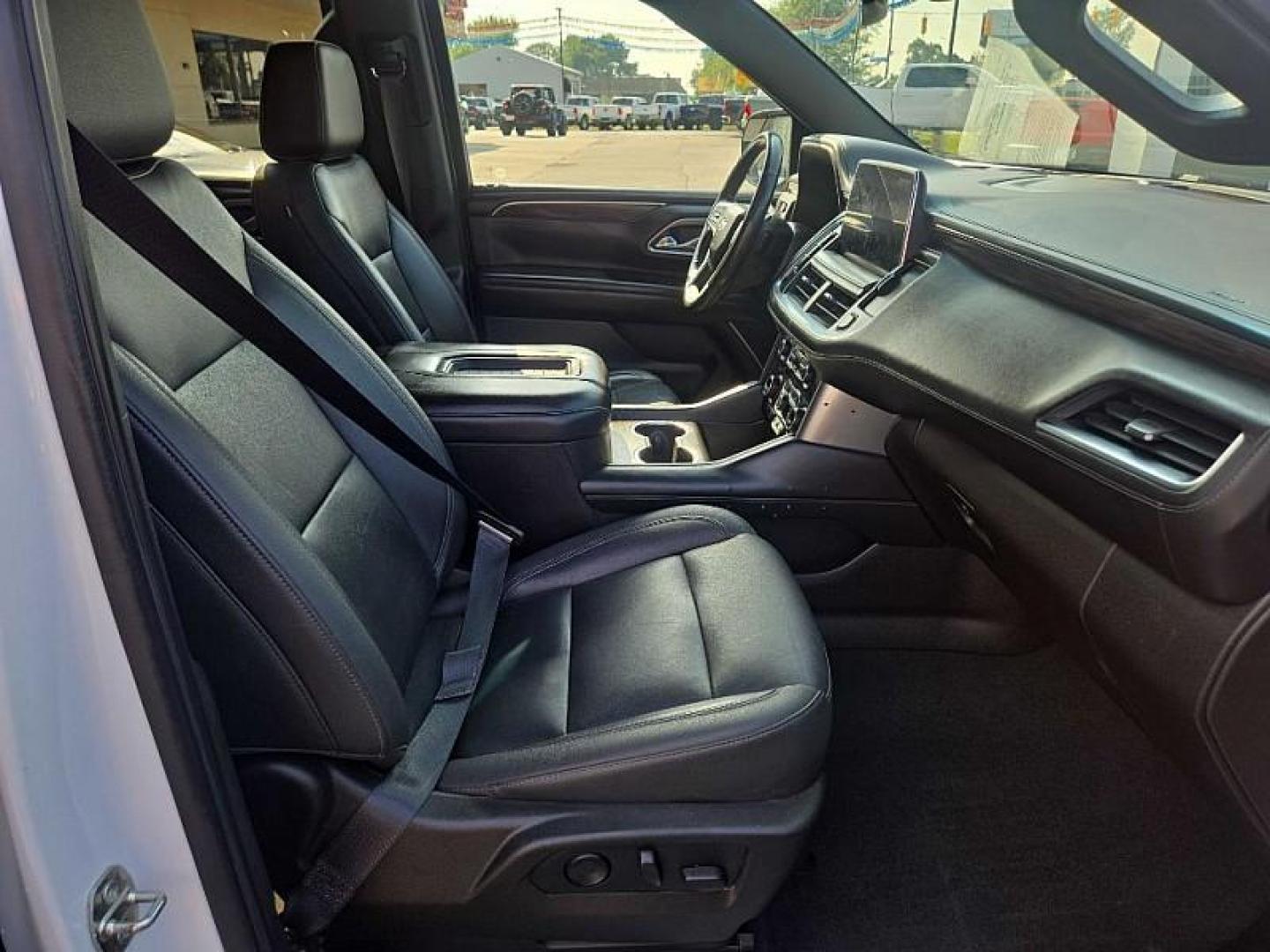 2021 WHITE /BLACK Chevrolet Tahoe Z71 (1GNSKPKD7MR) with an 5.3L V8 OHV 16V engine, 10A transmission, located at 3304 Woodville Road, Northwood, OH, 43619, (419) 210-8019, 41.612694, -83.480743 - Your #1 Destination for Auto Loans and mdash;No Matter Your Credit!At our dealership, we believe everyone deserves the opportunity to drive their dream car and mdash;whether you have good credit, bad credit, or no credit at all. With a wide selection of hundreds of cars, trucks, and SUVs, you'll fin - Photo#18