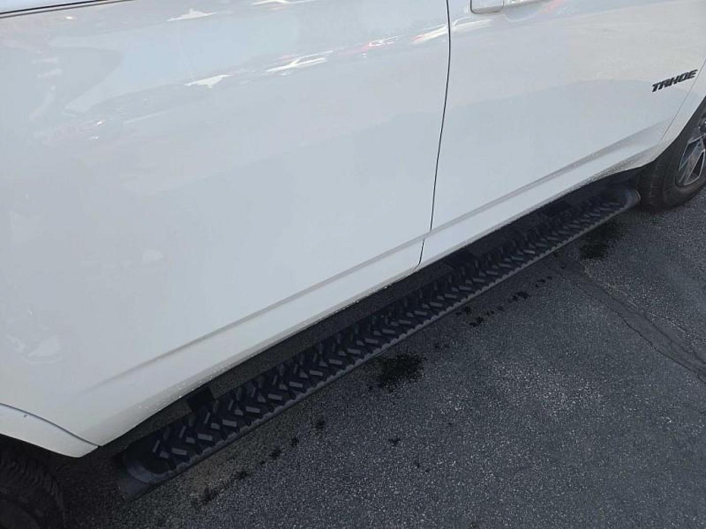 2021 WHITE /BLACK Chevrolet Tahoe Z71 (1GNSKPKD7MR) with an 5.3L V8 OHV 16V engine, 10A transmission, located at 3304 Woodville Road, Northwood, OH, 43619, (419) 210-8019, 41.612694, -83.480743 - Your #1 Destination for Auto Loans and mdash;No Matter Your Credit!At our dealership, we believe everyone deserves the opportunity to drive their dream car and mdash;whether you have good credit, bad credit, or no credit at all. With a wide selection of hundreds of cars, trucks, and SUVs, you'll fin - Photo#19