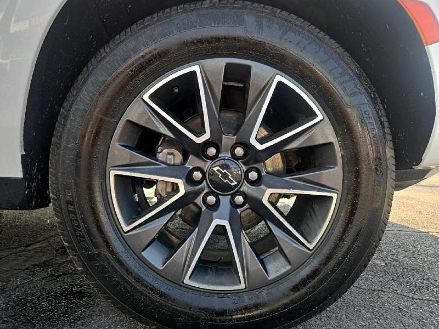 2021 WHITE /BLACK Chevrolet Tahoe Z71 (1GNSKPKD7MR) with an 5.3L V8 OHV 16V engine, 10A transmission, located at 3304 Woodville Road, Northwood, OH, 43619, (419) 210-8019, 41.612694, -83.480743 - Your #1 Destination for Auto Loans and mdash;No Matter Your Credit!At our dealership, we believe everyone deserves the opportunity to drive their dream car and mdash;whether you have good credit, bad credit, or no credit at all. With a wide selection of hundreds of cars, trucks, and SUVs, you'll fin - Photo#20