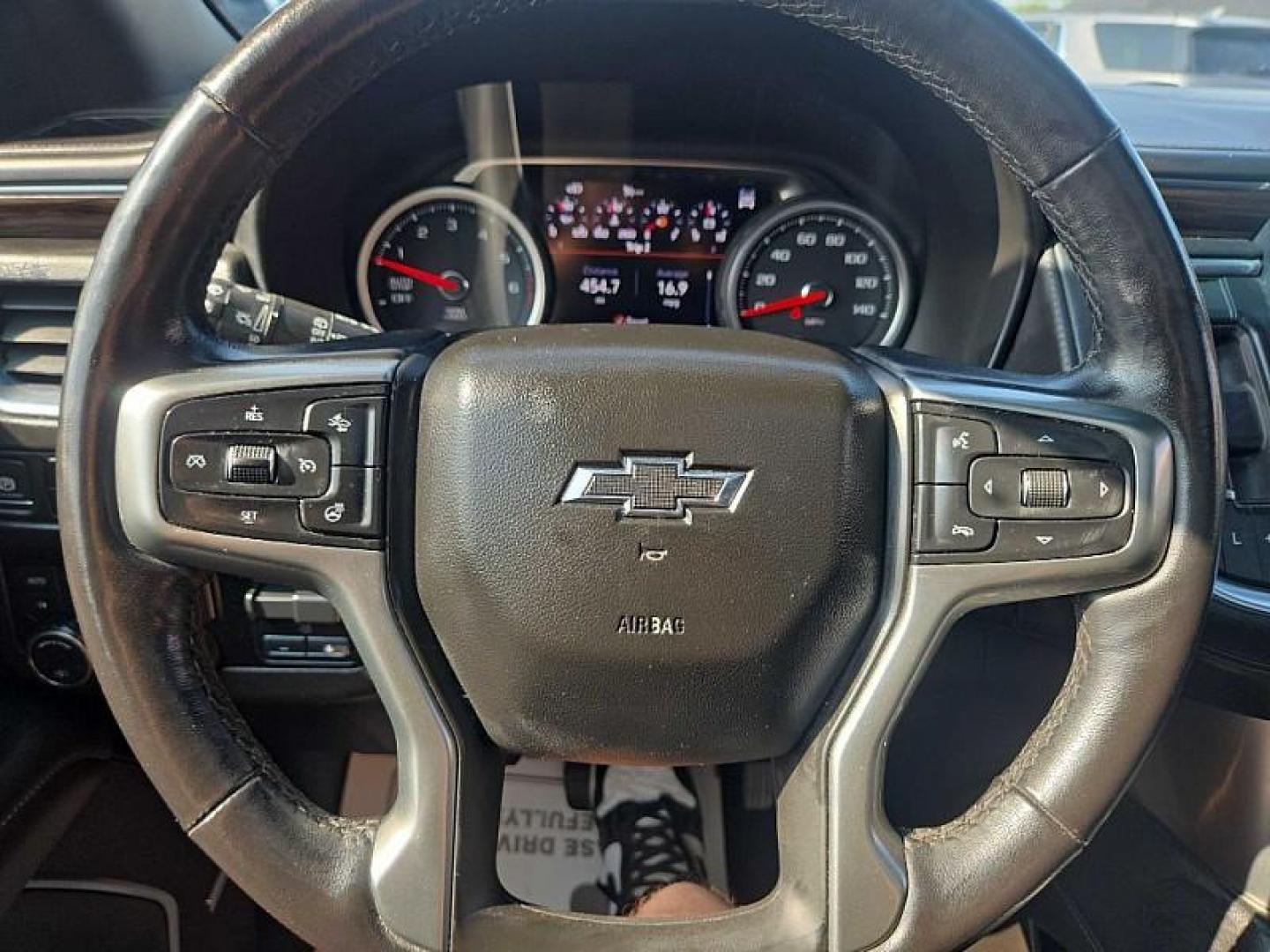 2021 WHITE /BLACK Chevrolet Tahoe Z71 (1GNSKPKD7MR) with an 5.3L V8 OHV 16V engine, 10A transmission, located at 3304 Woodville Road, Northwood, OH, 43619, (419) 210-8019, 41.612694, -83.480743 - Your #1 Destination for Auto Loans and mdash;No Matter Your Credit!At our dealership, we believe everyone deserves the opportunity to drive their dream car and mdash;whether you have good credit, bad credit, or no credit at all. With a wide selection of hundreds of cars, trucks, and SUVs, you'll fin - Photo#22