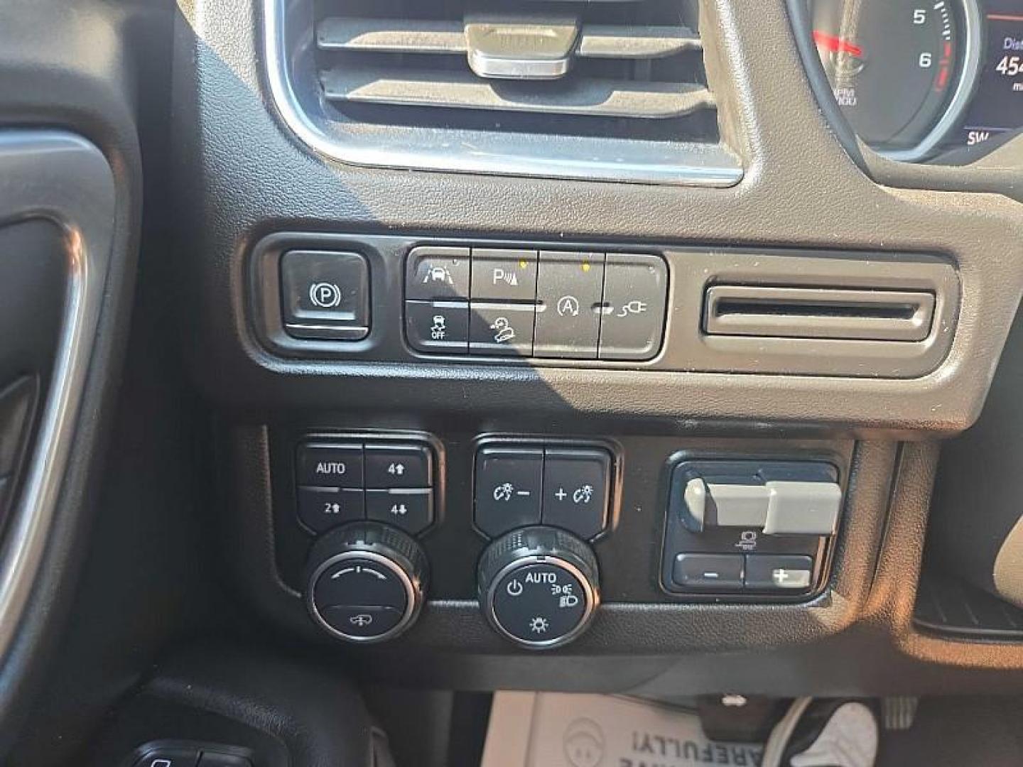 2021 WHITE /BLACK Chevrolet Tahoe Z71 (1GNSKPKD7MR) with an 5.3L V8 OHV 16V engine, 10A transmission, located at 3304 Woodville Road, Northwood, OH, 43619, (419) 210-8019, 41.612694, -83.480743 - Your #1 Destination for Auto Loans and mdash;No Matter Your Credit!At our dealership, we believe everyone deserves the opportunity to drive their dream car and mdash;whether you have good credit, bad credit, or no credit at all. With a wide selection of hundreds of cars, trucks, and SUVs, you'll fin - Photo#26