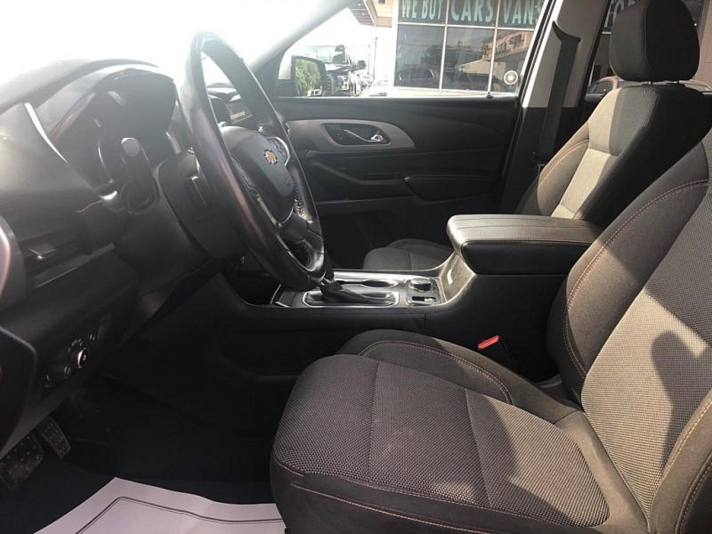 2019 GRAY /BLACK Chevrolet Traverse LT Cloth AWD (1GNEVGKW0KJ) with an 3.6L V6 DOHC 24V engine, 9A transmission, located at 3304 Woodville Road, Northwood, OH, 43619, (419) 210-8019, 41.612694, -83.480743 - Your #1 Destination for Auto Loans and mdash;No Matter Your Credit!At our dealership, we believe everyone deserves the opportunity to drive their dream car and mdash;whether you have good credit, bad credit, or no credit at all. With a wide selection of hundreds of cars, trucks, and SUVs, you'll fin - Photo#9