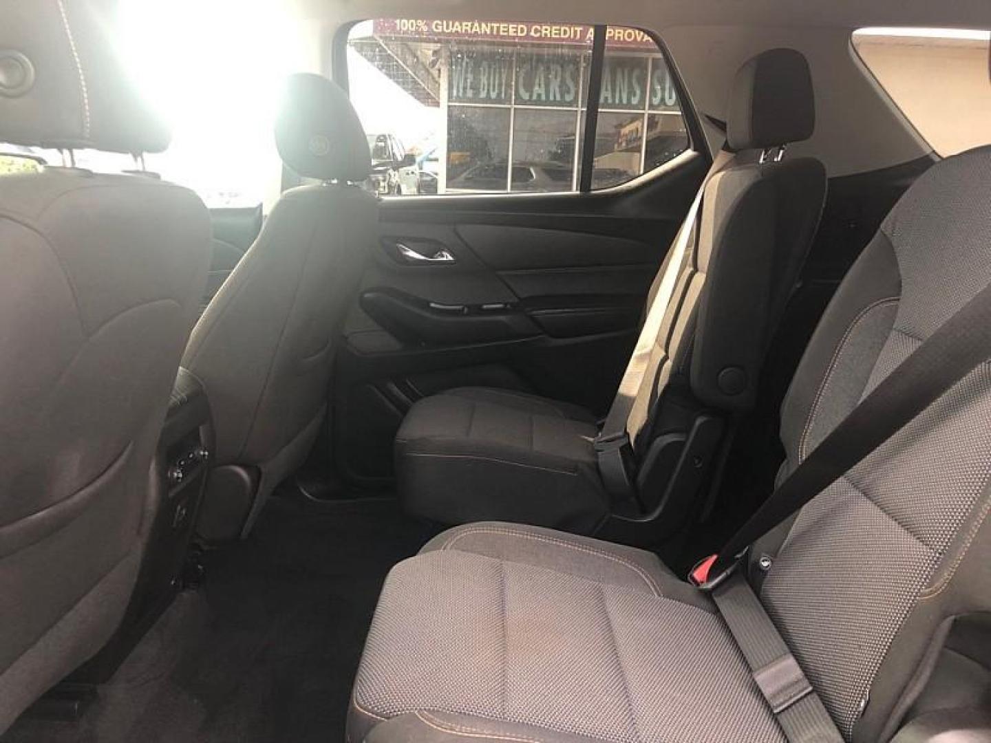 2019 GRAY /BLACK Chevrolet Traverse LT Cloth AWD (1GNEVGKW0KJ) with an 3.6L V6 DOHC 24V engine, 9A transmission, located at 3304 Woodville Road, Northwood, OH, 43619, (419) 210-8019, 41.612694, -83.480743 - Your #1 Destination for Auto Loans and mdash;No Matter Your Credit!At our dealership, we believe everyone deserves the opportunity to drive their dream car and mdash;whether you have good credit, bad credit, or no credit at all. With a wide selection of hundreds of cars, trucks, and SUVs, you'll fin - Photo#11