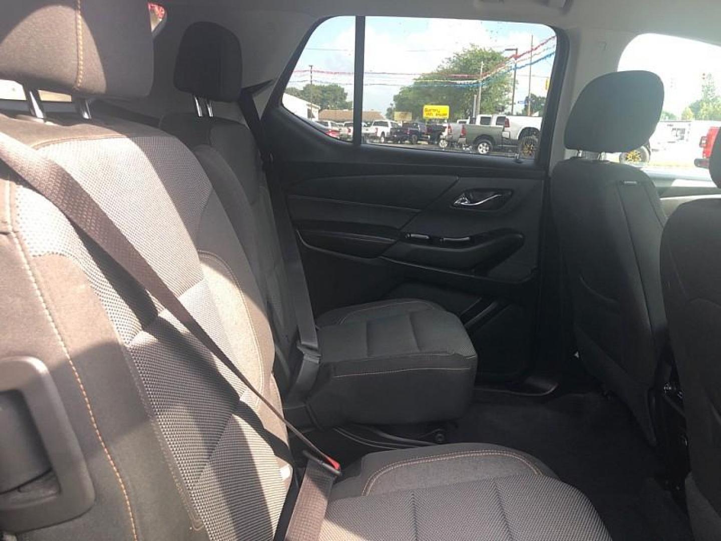 2019 GRAY /BLACK Chevrolet Traverse LT Cloth AWD (1GNEVGKW0KJ) with an 3.6L V6 DOHC 24V engine, 9A transmission, located at 3304 Woodville Road, Northwood, OH, 43619, (419) 210-8019, 41.612694, -83.480743 - Your #1 Destination for Auto Loans and mdash;No Matter Your Credit!At our dealership, we believe everyone deserves the opportunity to drive their dream car and mdash;whether you have good credit, bad credit, or no credit at all. With a wide selection of hundreds of cars, trucks, and SUVs, you'll fin - Photo#15