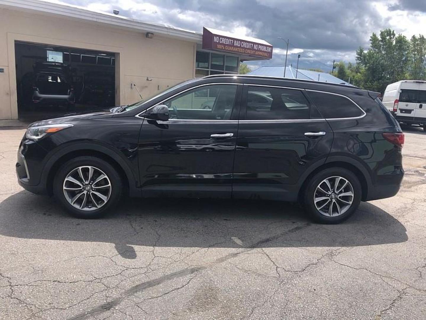 2017 BLACK /BLACK Hyundai Santa Fe SE AWD (KM8SMDHF6HU) with an 3.3L V6 DOHC 24V engine, 6A transmission, located at 3304 Woodville Road, Northwood, OH, 43619, (419) 210-8019, 41.612694, -83.480743 - Your #1 Destination for Auto Loans and mdash;No Matter Your Credit!At our dealership, we believe everyone deserves the opportunity to drive their dream car and mdash;whether you have good credit, bad credit, or no credit at all. With a wide selection of hundreds of cars, trucks, and SUVs, you'll fin - Photo#1