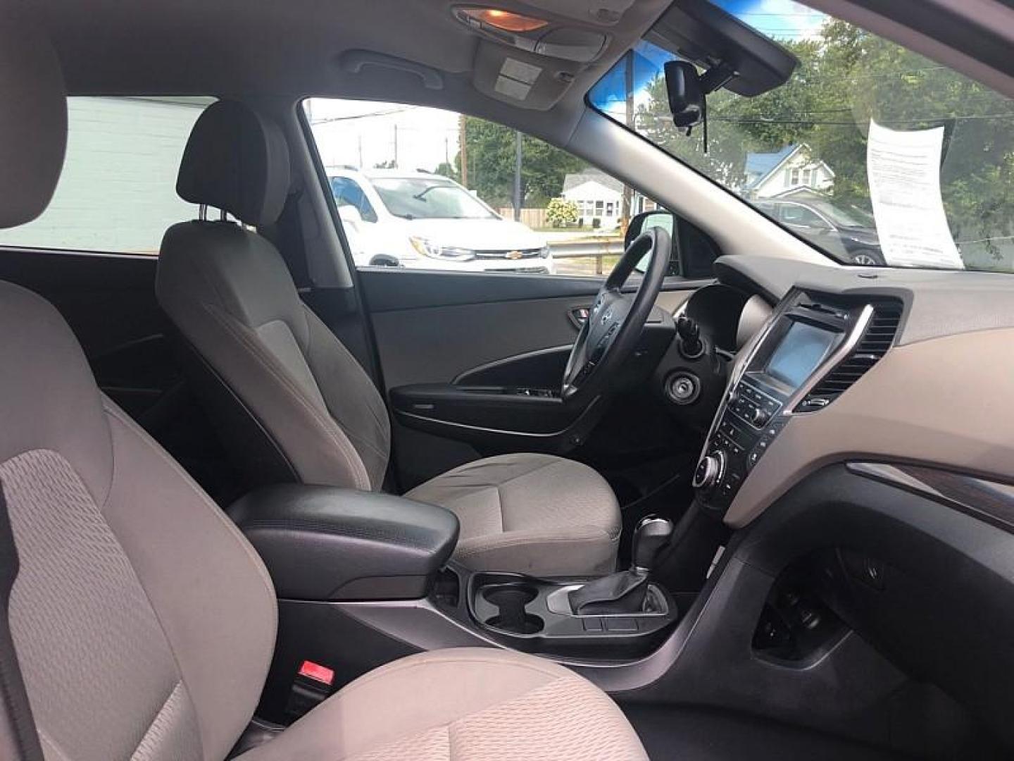 2017 BLACK /BLACK Hyundai Santa Fe SE AWD (KM8SMDHF6HU) with an 3.3L V6 DOHC 24V engine, 6A transmission, located at 3304 Woodville Road, Northwood, OH, 43619, (419) 210-8019, 41.612694, -83.480743 - Your #1 Destination for Auto Loans and mdash;No Matter Your Credit!At our dealership, we believe everyone deserves the opportunity to drive their dream car and mdash;whether you have good credit, bad credit, or no credit at all. With a wide selection of hundreds of cars, trucks, and SUVs, you'll fin - Photo#18