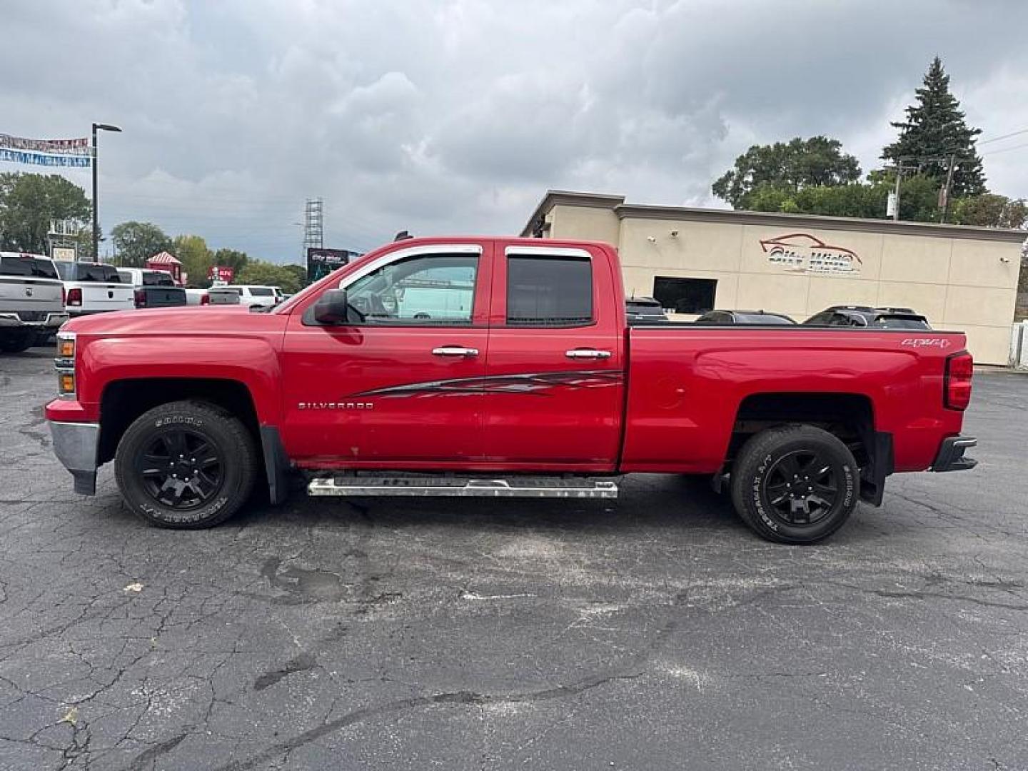 2014 RED /BLACK Chevrolet Silverado 1500 1LT Double Cab 4WD (1GCVKREC7EZ) with an 5.3L V8 OHV 16V engine, 6-Speed Automatic transmission, located at 3304 Woodville Road, Northwood, OH, 43619, (419) 210-8019, 41.612694, -83.480743 - Your #1 Destination for Auto Loans and mdash;No Matter Your Credit!At our dealership, we believe everyone deserves the opportunity to drive their dream car and mdash;whether you have good credit, bad credit, or no credit at all. With a wide selection of hundreds of cars, trucks, and SUVs, you'll fin - Photo#1