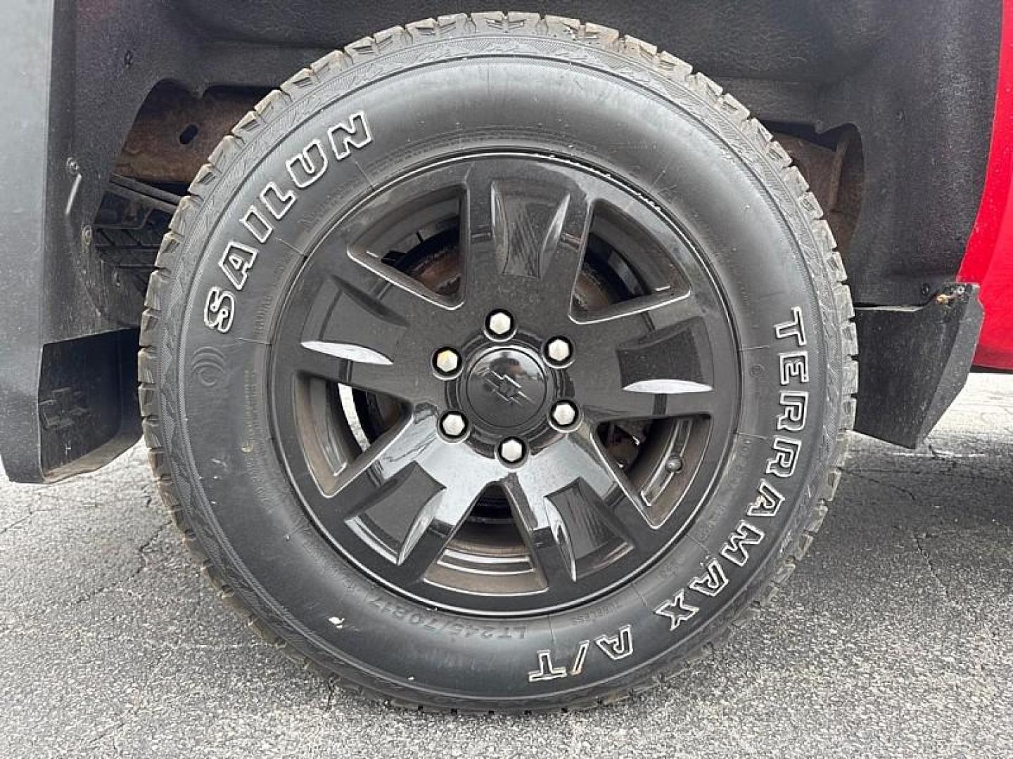 2014 RED /BLACK Chevrolet Silverado 1500 1LT Double Cab 4WD (1GCVKREC7EZ) with an 5.3L V8 OHV 16V engine, 6-Speed Automatic transmission, located at 3304 Woodville Road, Northwood, OH, 43619, (419) 210-8019, 41.612694, -83.480743 - Your #1 Destination for Auto Loans and mdash;No Matter Your Credit!At our dealership, we believe everyone deserves the opportunity to drive their dream car and mdash;whether you have good credit, bad credit, or no credit at all. With a wide selection of hundreds of cars, trucks, and SUVs, you'll fin - Photo#16