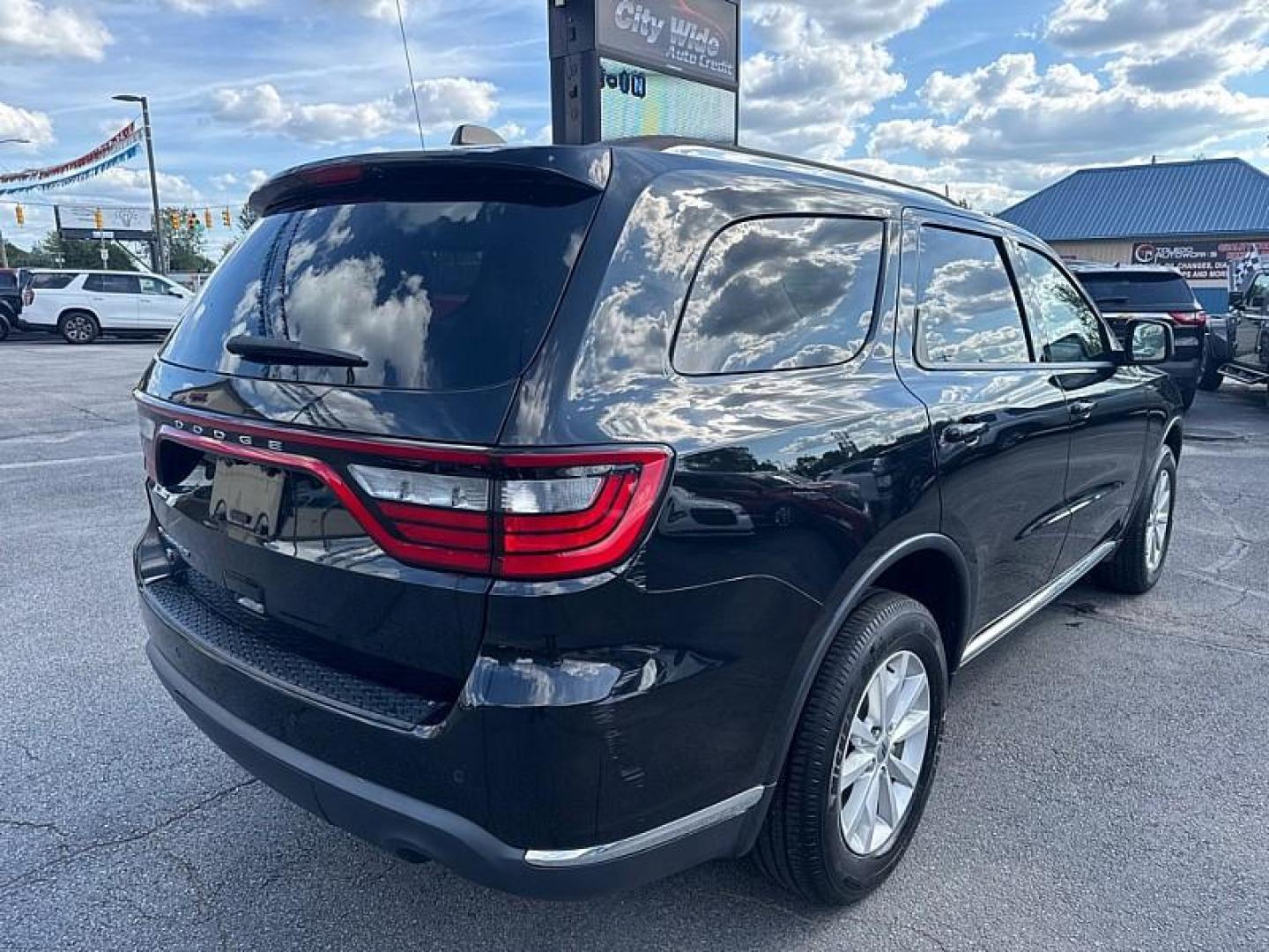 2020 BLACK /TAN Dodge Durango SXT AWD (1C4RDJAG8LC) with an 3.6L V6 DOHC 24V engine, 8A transmission, located at 3304 Woodville Road, Northwood, OH, 43619, (419) 210-8019, 41.612694, -83.480743 - Your #1 Destination for Auto Loans and mdash;No Matter Your Credit!At our dealership, we believe everyone deserves the opportunity to drive their dream car and mdash;whether you have good credit, bad credit, or no credit at all. With a wide selection of hundreds of cars, trucks, and SUVs, you'll fin - Photo#4