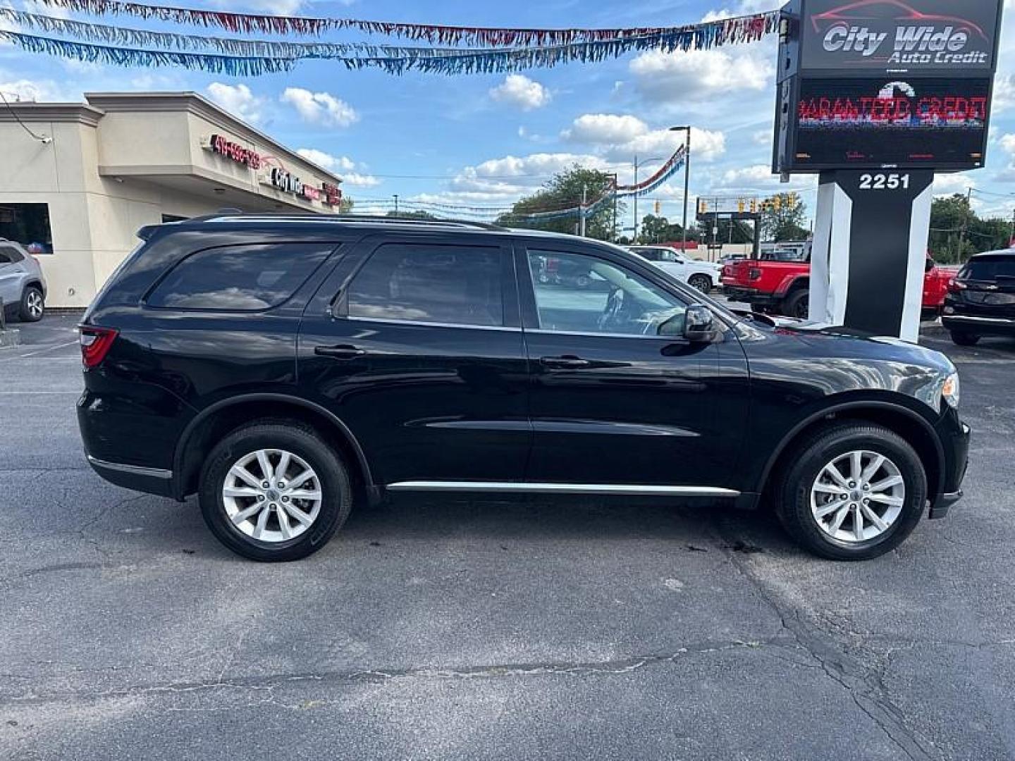 2020 BLACK /TAN Dodge Durango SXT AWD (1C4RDJAG8LC) with an 3.6L V6 DOHC 24V engine, 8A transmission, located at 3304 Woodville Road, Northwood, OH, 43619, (419) 210-8019, 41.612694, -83.480743 - Your #1 Destination for Auto Loans and mdash;No Matter Your Credit!At our dealership, we believe everyone deserves the opportunity to drive their dream car and mdash;whether you have good credit, bad credit, or no credit at all. With a wide selection of hundreds of cars, trucks, and SUVs, you'll fin - Photo#5