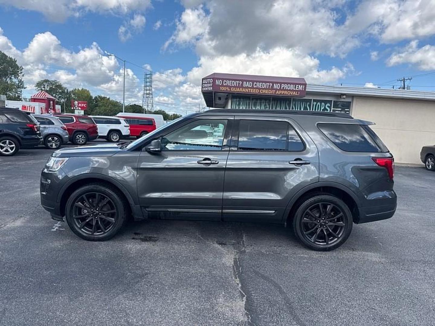 2018 GRAY /BLACK Ford Explorer XLT 4WD (1FM5K8D87JG) with an 3.5L V6 DOHC 24V engine, 6A transmission, located at 3304 Woodville Road, Northwood, OH, 43619, (419) 210-8019, 41.612694, -83.480743 - Your #1 Destination for Auto Loans and mdash;No Matter Your Credit!At our dealership, we believe everyone deserves the opportunity to drive their dream car and mdash;whether you have good credit, bad credit, or no credit at all. With a wide selection of hundreds of cars, trucks, and SUVs, you'll fin - Photo#1