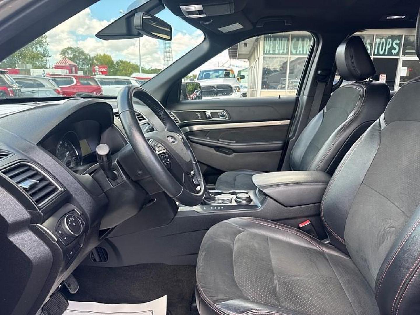 2018 GRAY /BLACK Ford Explorer XLT 4WD (1FM5K8D87JG) with an 3.5L V6 DOHC 24V engine, 6A transmission, located at 3304 Woodville Road, Northwood, OH, 43619, (419) 210-8019, 41.612694, -83.480743 - Your #1 Destination for Auto Loans and mdash;No Matter Your Credit!At our dealership, we believe everyone deserves the opportunity to drive their dream car and mdash;whether you have good credit, bad credit, or no credit at all. With a wide selection of hundreds of cars, trucks, and SUVs, you'll fin - Photo#9