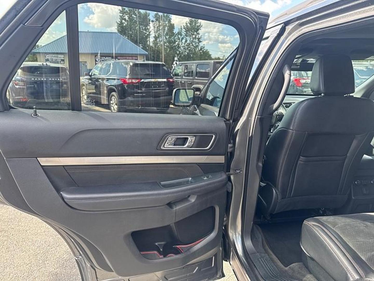 2018 GRAY /BLACK Ford Explorer XLT 4WD (1FM5K8D87JG) with an 3.5L V6 DOHC 24V engine, 6A transmission, located at 3304 Woodville Road, Northwood, OH, 43619, (419) 210-8019, 41.612694, -83.480743 - Your #1 Destination for Auto Loans and mdash;No Matter Your Credit!At our dealership, we believe everyone deserves the opportunity to drive their dream car and mdash;whether you have good credit, bad credit, or no credit at all. With a wide selection of hundreds of cars, trucks, and SUVs, you'll fin - Photo#10