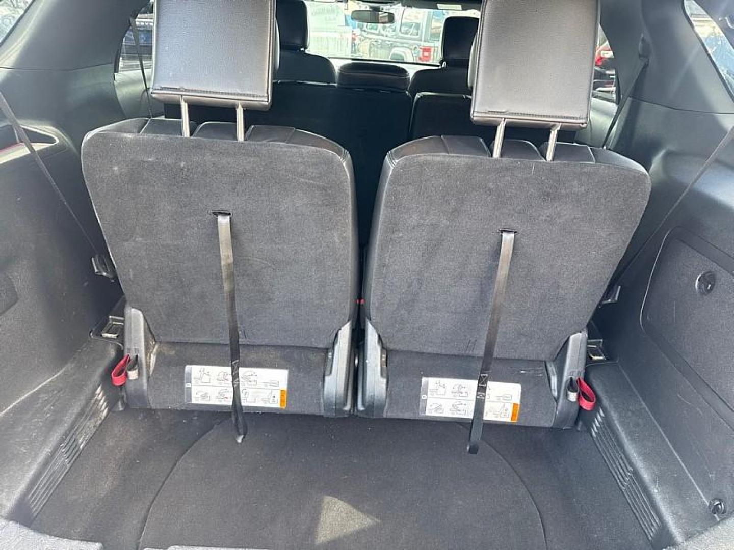 2018 GRAY /BLACK Ford Explorer XLT 4WD (1FM5K8D87JG) with an 3.5L V6 DOHC 24V engine, 6A transmission, located at 3304 Woodville Road, Northwood, OH, 43619, (419) 210-8019, 41.612694, -83.480743 - Your #1 Destination for Auto Loans and mdash;No Matter Your Credit!At our dealership, we believe everyone deserves the opportunity to drive their dream car and mdash;whether you have good credit, bad credit, or no credit at all. With a wide selection of hundreds of cars, trucks, and SUVs, you'll fin - Photo#13