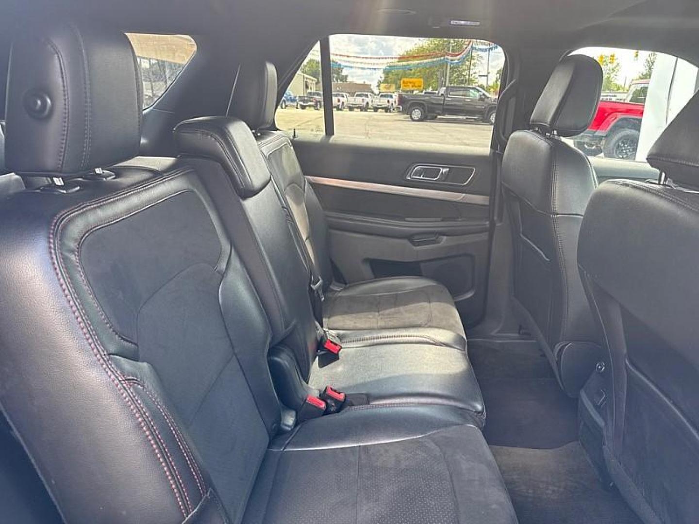 2018 GRAY /BLACK Ford Explorer XLT 4WD (1FM5K8D87JG) with an 3.5L V6 DOHC 24V engine, 6A transmission, located at 3304 Woodville Road, Northwood, OH, 43619, (419) 210-8019, 41.612694, -83.480743 - Your #1 Destination for Auto Loans and mdash;No Matter Your Credit!At our dealership, we believe everyone deserves the opportunity to drive their dream car and mdash;whether you have good credit, bad credit, or no credit at all. With a wide selection of hundreds of cars, trucks, and SUVs, you'll fin - Photo#15