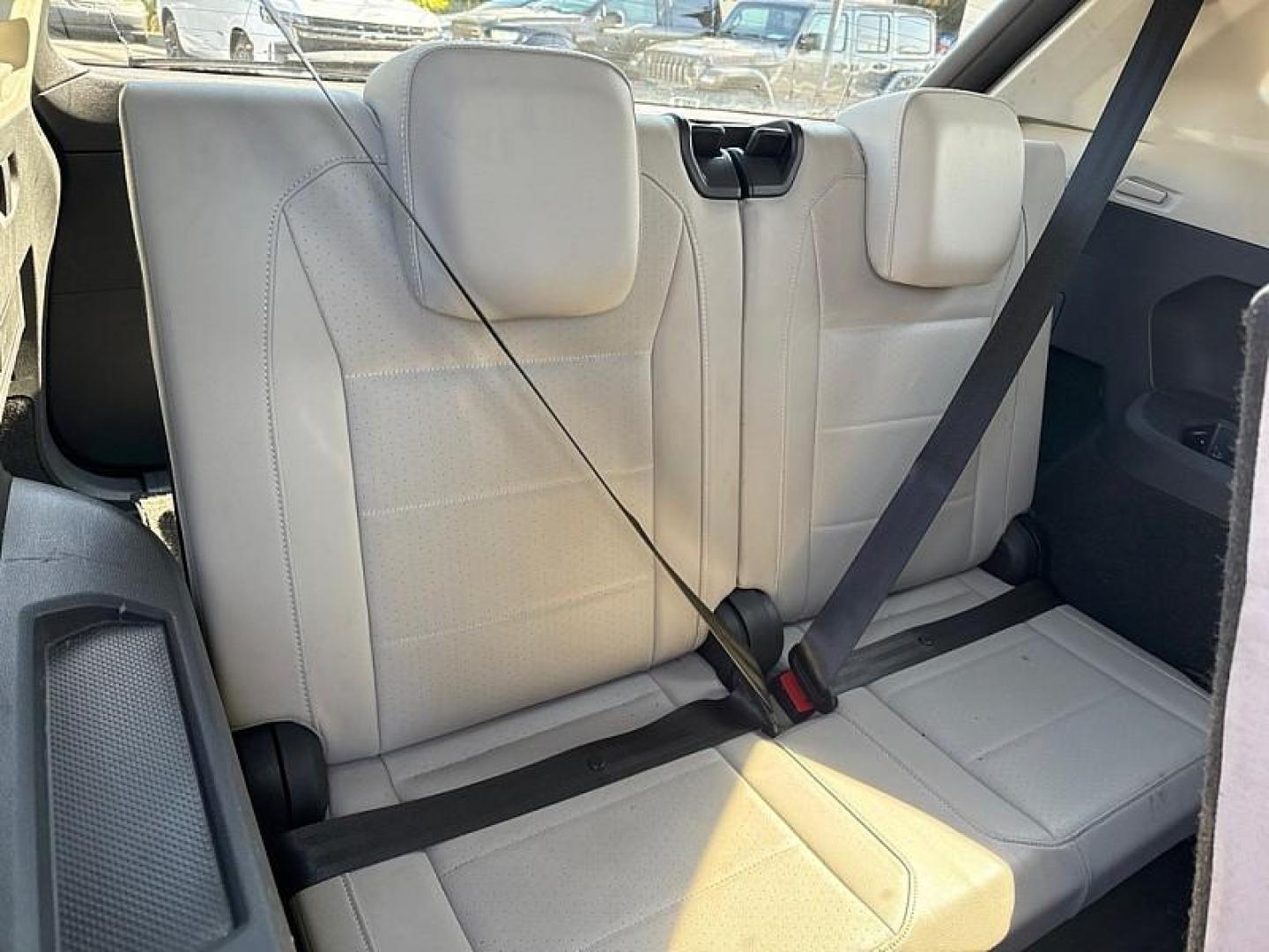 2020 GRAY /GRAY Volkswagen Tiguan SEL (3VV3B7AX2LM) with an 2.0L L4 DOHC 16V TURBO engine, 8A transmission, located at 3304 Woodville Road, Northwood, OH, 43619, (419) 210-8019, 41.612694, -83.480743 - Your #1 Destination for Auto Loans and mdash;No Matter Your Credit!At our dealership, we believe everyone deserves the opportunity to drive their dream car and mdash;whether you have good credit, bad credit, or no credit at all. With a wide selection of hundreds of cars, trucks, and SUVs, you'll fin - Photo#16