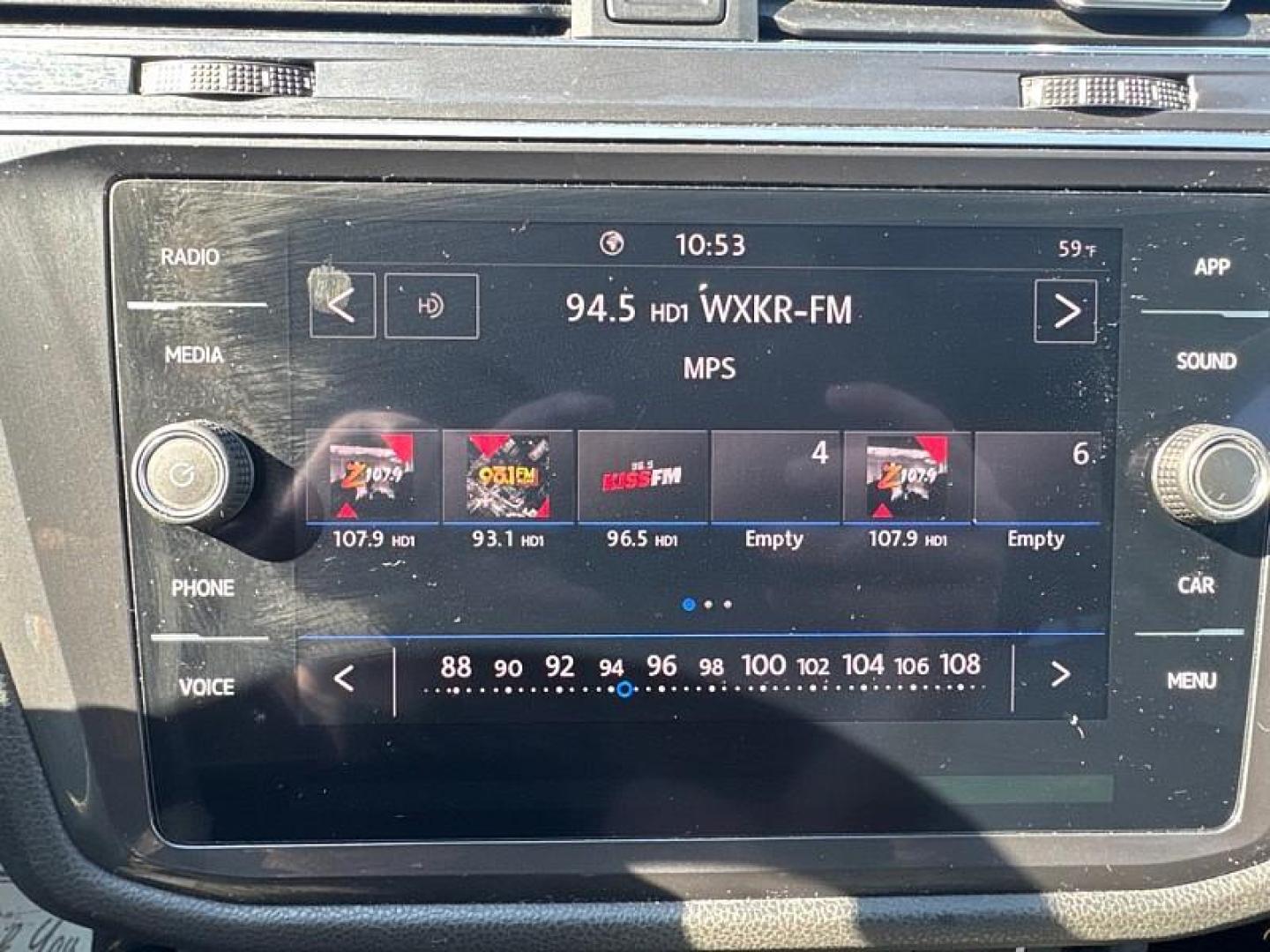 2020 GRAY /GRAY Volkswagen Tiguan SEL (3VV3B7AX2LM) with an 2.0L L4 DOHC 16V TURBO engine, 8A transmission, located at 3304 Woodville Road, Northwood, OH, 43619, (419) 210-8019, 41.612694, -83.480743 - Your #1 Destination for Auto Loans and mdash;No Matter Your Credit!At our dealership, we believe everyone deserves the opportunity to drive their dream car and mdash;whether you have good credit, bad credit, or no credit at all. With a wide selection of hundreds of cars, trucks, and SUVs, you'll fin - Photo#22