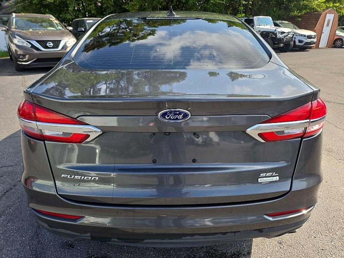 2020 GRAY /BLACK Ford Fusion SEL (3FA6P0CD9LR) with an 1.5L L4 DOHC 16V engine, 6A transmission, located at 3304 Woodville Road, Northwood, OH, 43619, (419) 210-8019, 41.612694, -83.480743 - Photo#3