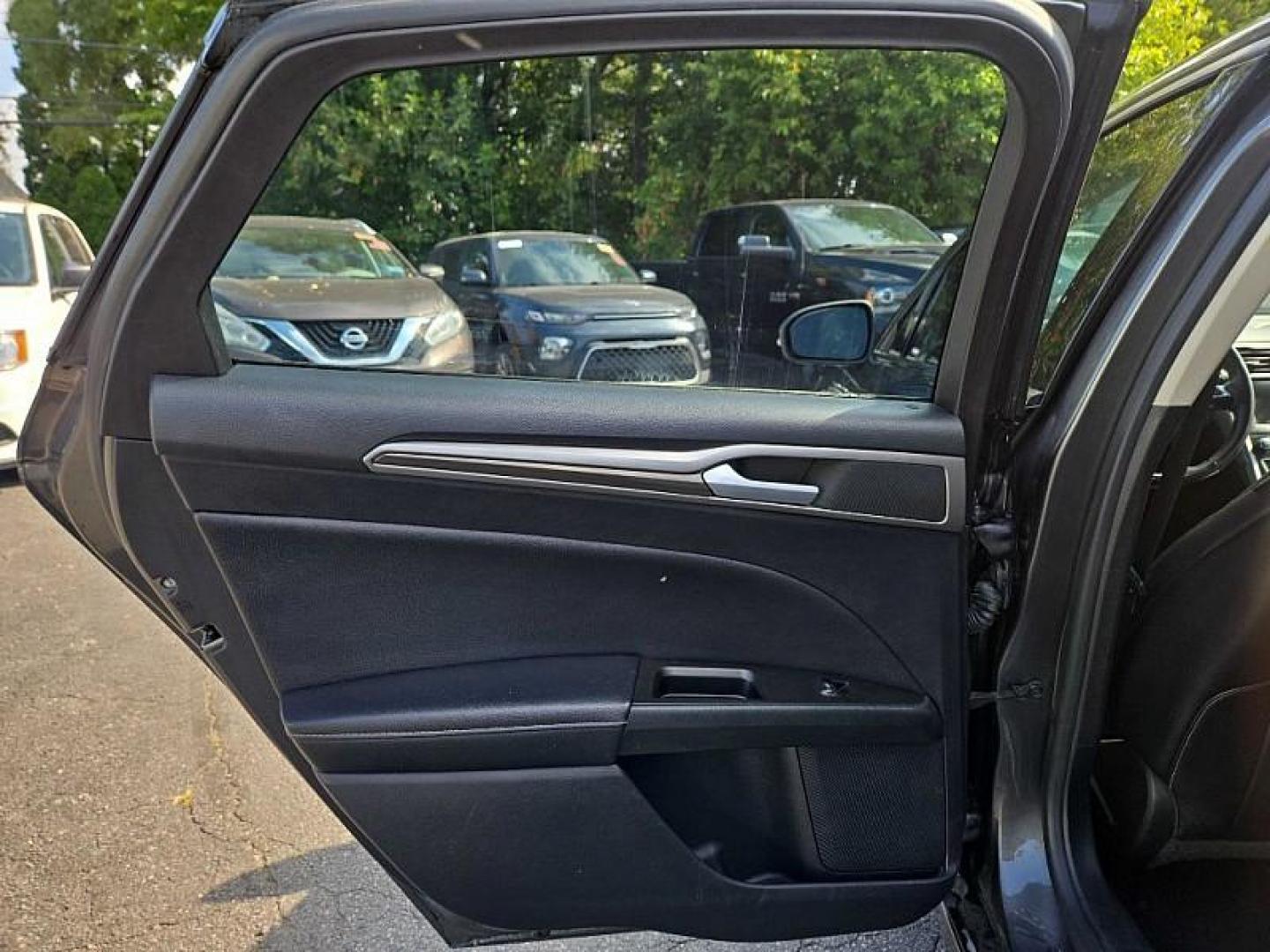 2020 GRAY /BLACK Ford Fusion SEL (3FA6P0CD9LR) with an 1.5L L4 DOHC 16V engine, 6A transmission, located at 3304 Woodville Road, Northwood, OH, 43619, (419) 210-8019, 41.612694, -83.480743 - Photo#10