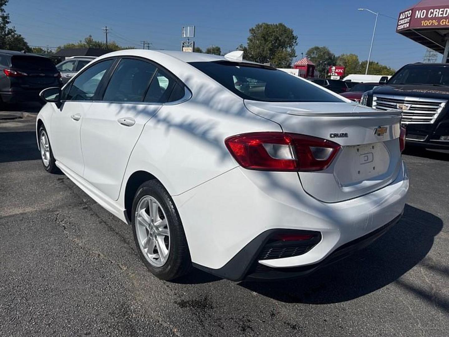 2018 WHITE /BLACK Chevrolet Cruze LT Auto (1G1BE5SM8J7) with an 1.4L L4 DOHC 16V TURBO engine, 6A transmission, located at 3304 Woodville Road, Northwood, OH, 43619, (419) 210-8019, 41.612694, -83.480743 - Photo#2
