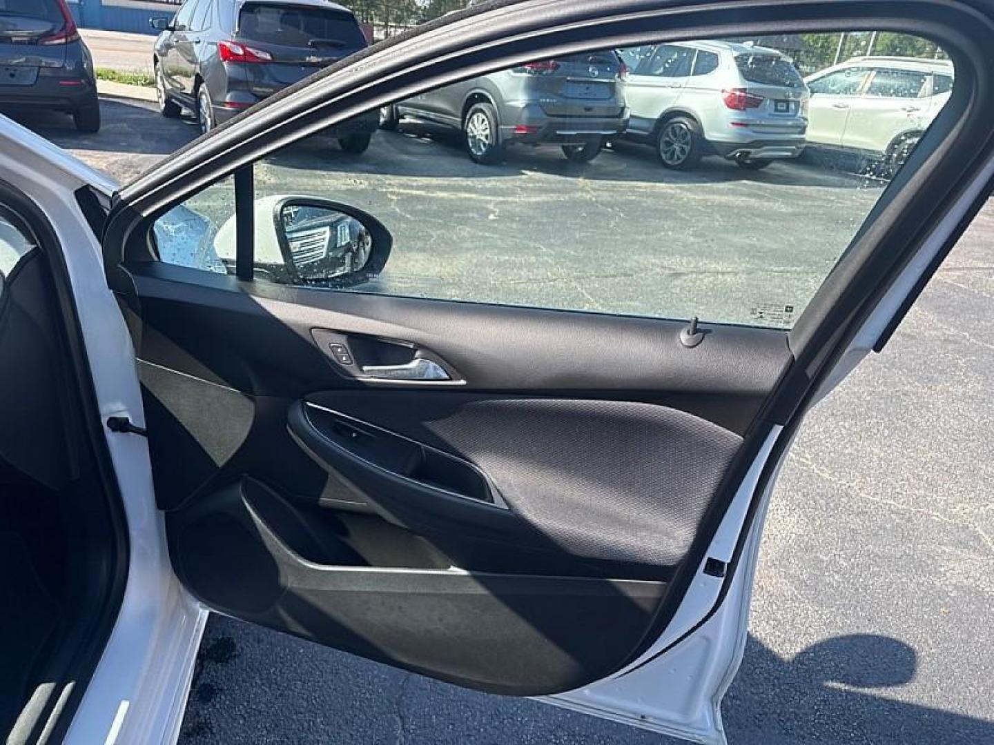 2018 WHITE /BLACK Chevrolet Cruze LT Auto (1G1BE5SM8J7) with an 1.4L L4 DOHC 16V TURBO engine, 6A transmission, located at 3304 Woodville Road, Northwood, OH, 43619, (419) 210-8019, 41.612694, -83.480743 - Photo#15