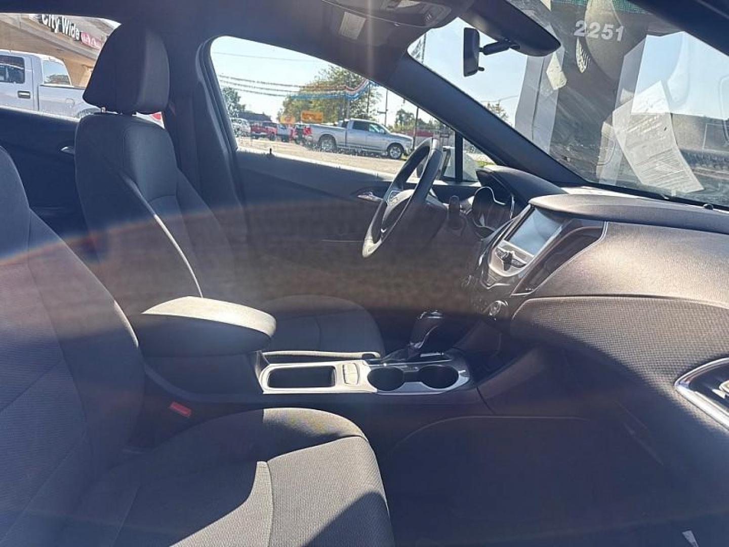 2018 WHITE /BLACK Chevrolet Cruze LT Auto (1G1BE5SM8J7) with an 1.4L L4 DOHC 16V TURBO engine, 6A transmission, located at 3304 Woodville Road, Northwood, OH, 43619, (419) 210-8019, 41.612694, -83.480743 - Photo#16