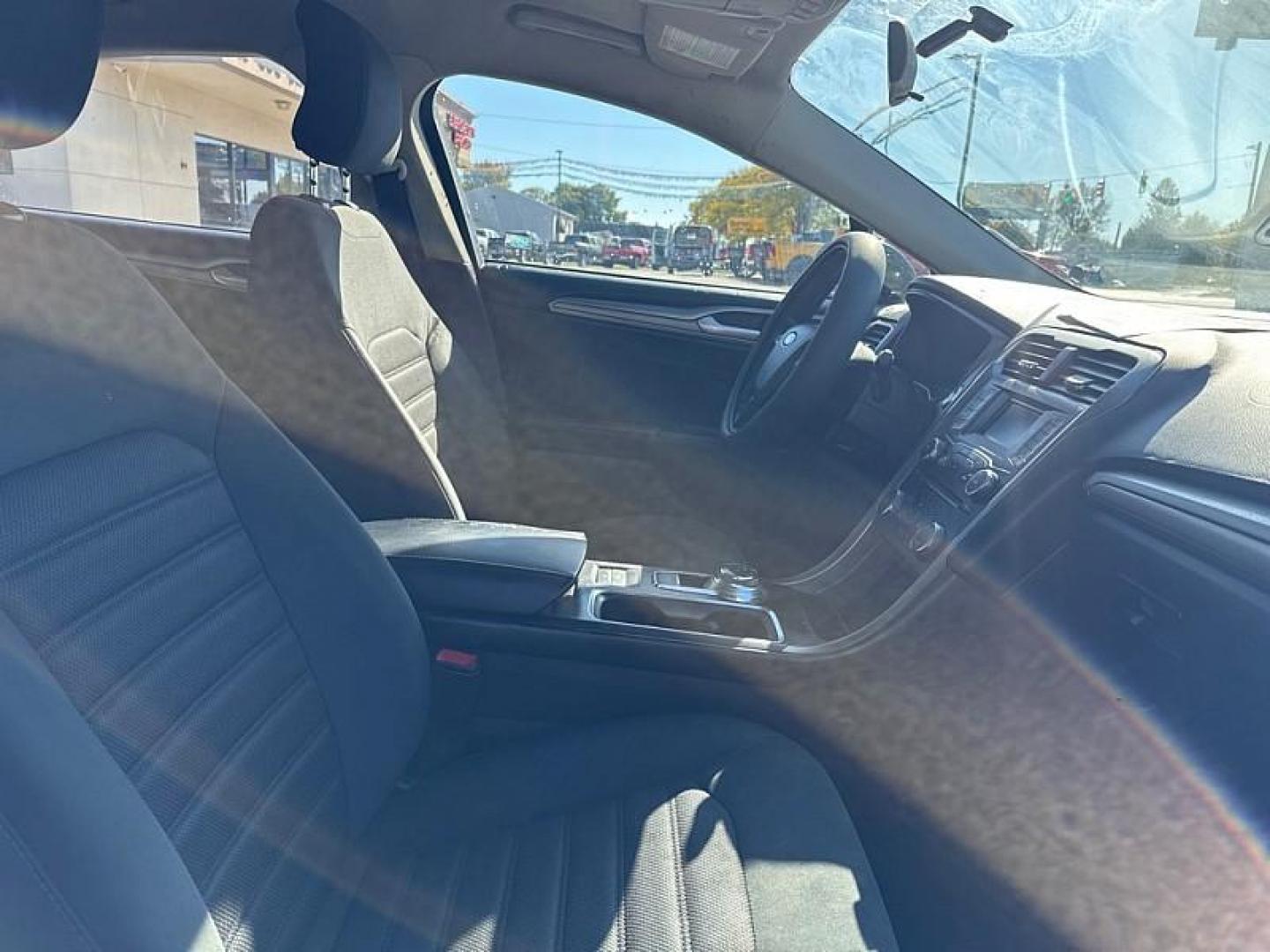 2018 BLACK /BLACK Ford Fusion SE (3FA6P0H75JR) with an 2.5L L4 DOHC 16V engine, 6A transmission, located at 3304 Woodville Road, Northwood, OH, 43619, (419) 210-8019, 41.612694, -83.480743 - Photo#16