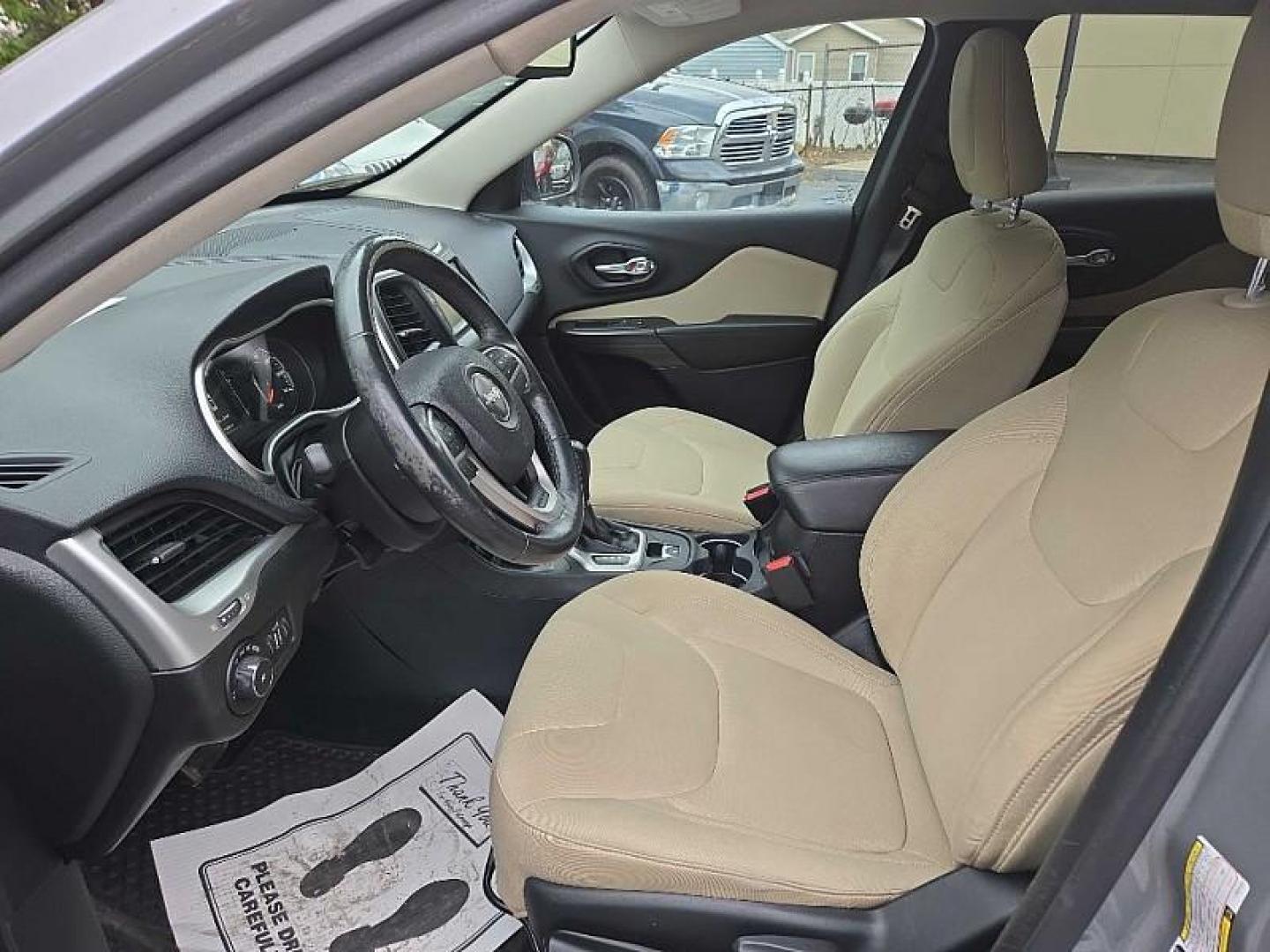 2015 SILVER Jeep Cherokee Latitude 4WD (1C4PJMCS8FW) with an 3.2L V6 DOHC 24V engine, 9-Speed Automatic transmission, located at 3304 Woodville Road, Northwood, OH, 43619, (419) 210-8019, 41.612694, -83.480743 - Your #1 Destination for Auto Loans and mdash;No Matter Your Credit!At our dealership, we believe everyone deserves the opportunity to drive their dream car and mdash;whether you have good credit, bad credit, or no credit at all. With a wide selection of hundreds of cars, trucks, and SUVs, you'll fin - Photo#9