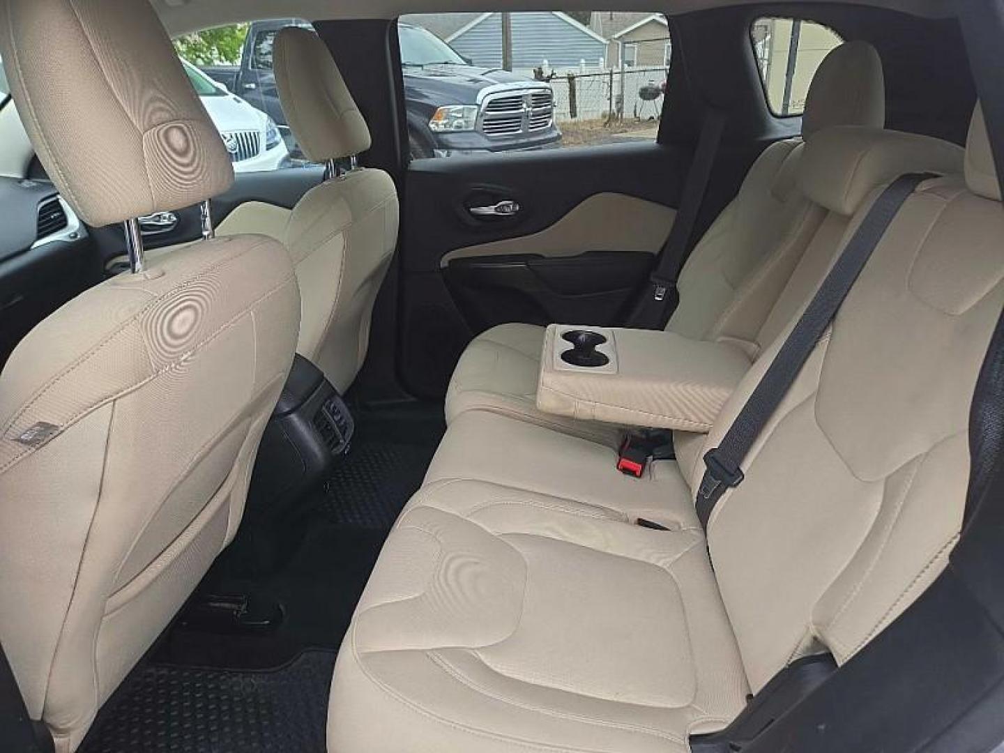 2015 SILVER Jeep Cherokee Latitude 4WD (1C4PJMCS8FW) with an 3.2L V6 DOHC 24V engine, 9-Speed Automatic transmission, located at 3304 Woodville Road, Northwood, OH, 43619, (419) 210-8019, 41.612694, -83.480743 - Your #1 Destination for Auto Loans and mdash;No Matter Your Credit!At our dealership, we believe everyone deserves the opportunity to drive their dream car and mdash;whether you have good credit, bad credit, or no credit at all. With a wide selection of hundreds of cars, trucks, and SUVs, you'll fin - Photo#11