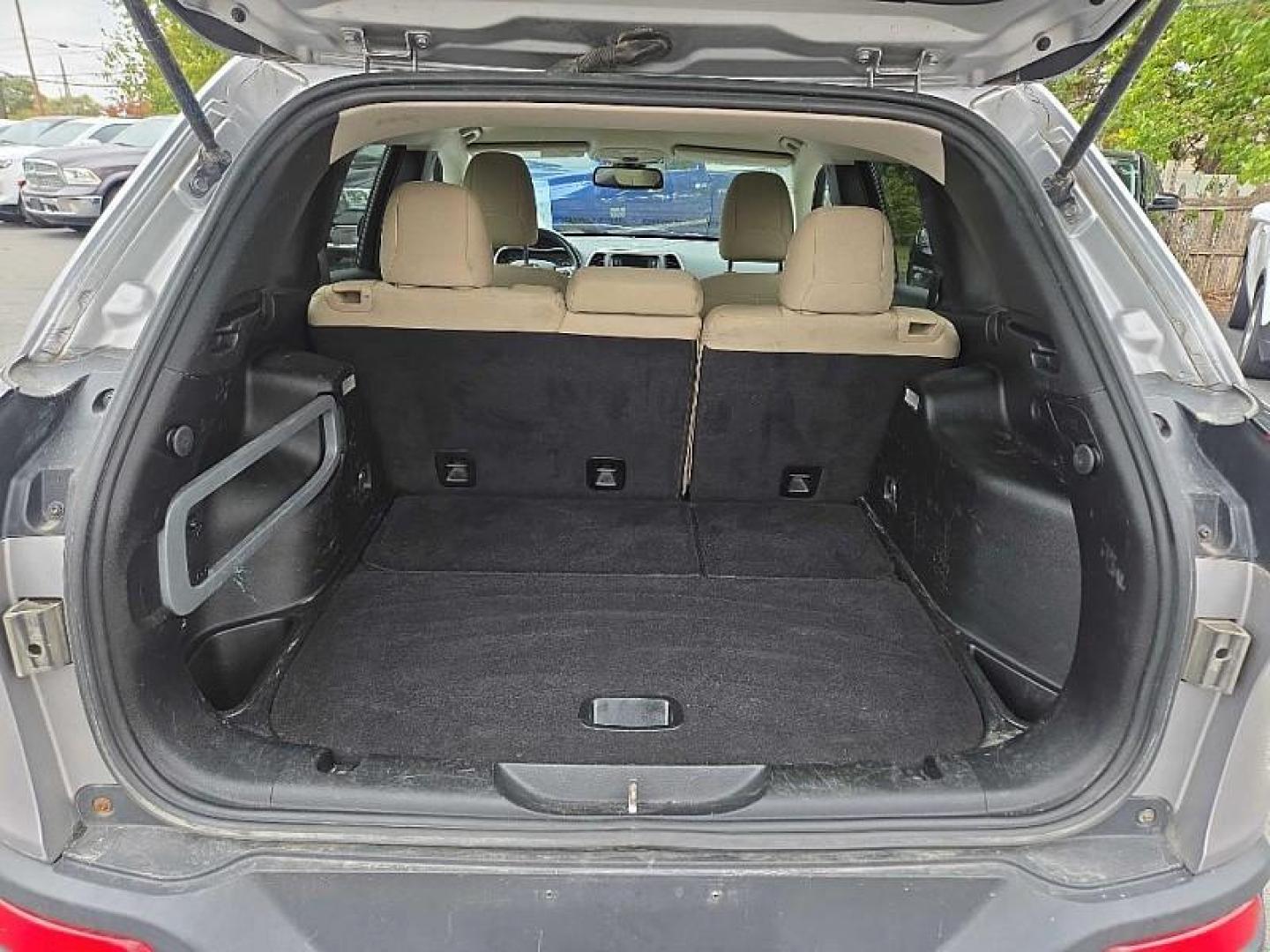 2015 SILVER Jeep Cherokee Latitude 4WD (1C4PJMCS8FW) with an 3.2L V6 DOHC 24V engine, 9-Speed Automatic transmission, located at 3304 Woodville Road, Northwood, OH, 43619, (419) 210-8019, 41.612694, -83.480743 - Your #1 Destination for Auto Loans and mdash;No Matter Your Credit!At our dealership, we believe everyone deserves the opportunity to drive their dream car and mdash;whether you have good credit, bad credit, or no credit at all. With a wide selection of hundreds of cars, trucks, and SUVs, you'll fin - Photo#12