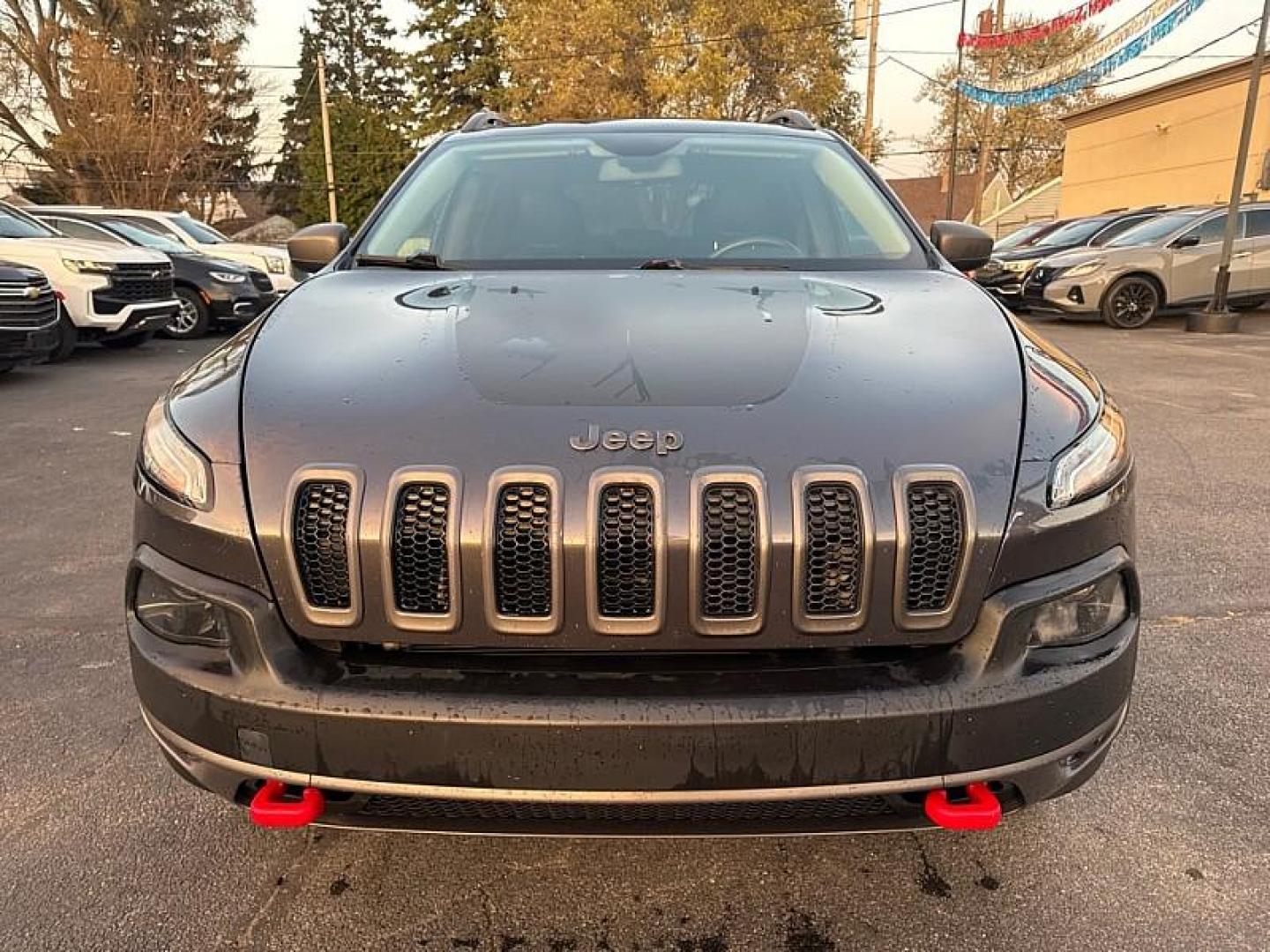 2016 GRAY /BLACK Jeep Cherokee Trailhawk 4WD (1C4PJMBS4GW) with an 3.2L V6 DOHC 24V engine, 9A transmission, located at 3304 Woodville Road, Northwood, OH, 43619, (419) 210-8019, 41.612694, -83.480743 - Photo#7