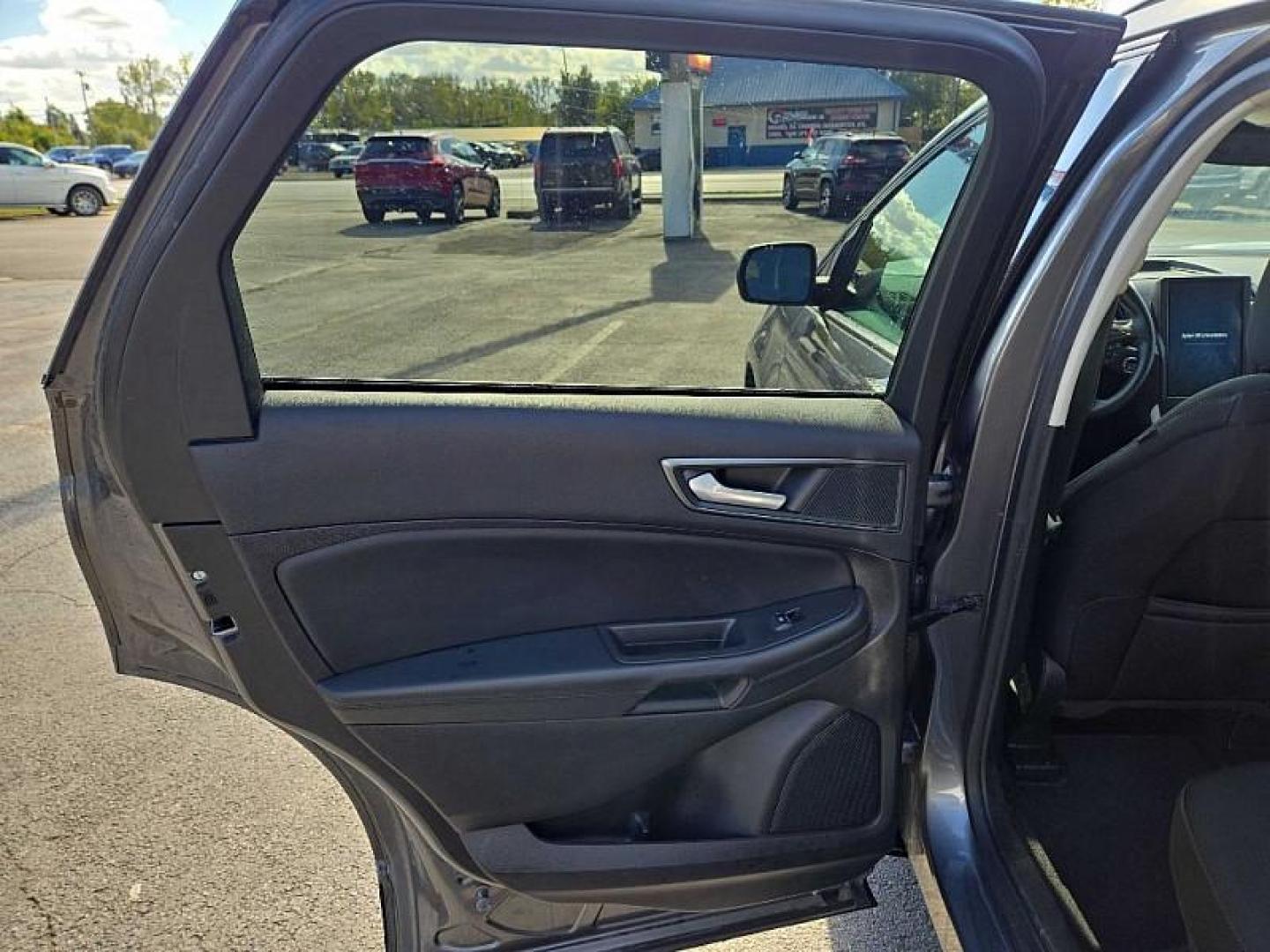 2021 GRAY /BLACK Ford Edge SE AWD (2FMPK4G96MB) with an 2.0L L4 DOHC 16V engine, 6A transmission, located at 3304 Woodville Road, Northwood, OH, 43619, (419) 210-8019, 41.612694, -83.480743 - Your #1 Destination for Auto Loans and mdash;No Matter Your Credit!At our dealership, we believe everyone deserves the opportunity to drive their dream car and mdash;whether you have good credit, bad credit, or no credit at all. With a wide selection of hundreds of cars, trucks, and SUVs, you'll fin - Photo#10