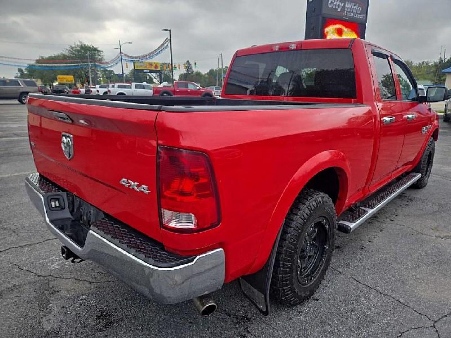 2014 RED /GRAY RAM 1500 Tradesman Quad Cab 4WD (1C6RR7FT3ES) with an 5.7L V8 OHV 16V engine, 6-Speed Automatic transmission, located at 3304 Woodville Road, Northwood, OH, 43619, (419) 210-8019, 41.612694, -83.480743 - Photo#4