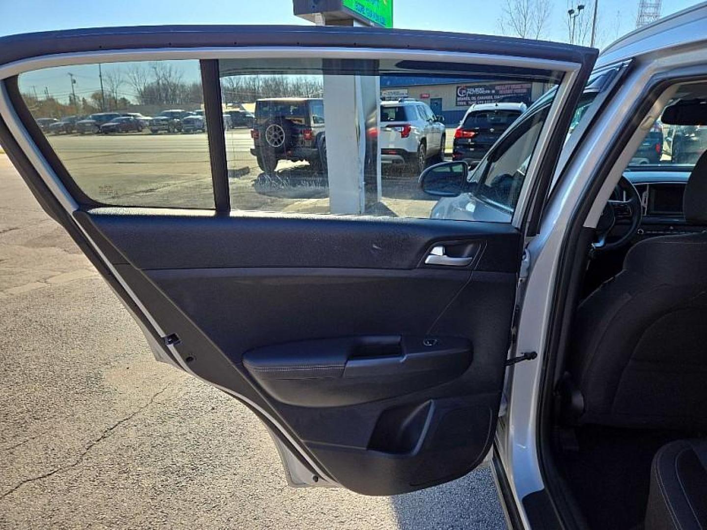 2019 SILVER /BLACK Kia Sportage LX FWD (KNDPM3AC6K7) with an 2.4L V6 DOHC 24V engine, 6A transmission, located at 3304 Woodville Road, Northwood, OH, 43619, (419) 210-8019, 41.612694, -83.480743 - Your #1 Destination for Auto Loans and mdash;No Matter Your Credit!At our dealership, we believe everyone deserves the opportunity to drive their dream car and mdash;whether you have good credit, bad credit, or no credit at all. With a wide selection of hundreds of cars, trucks, and SUVs, you'll fin - Photo#33